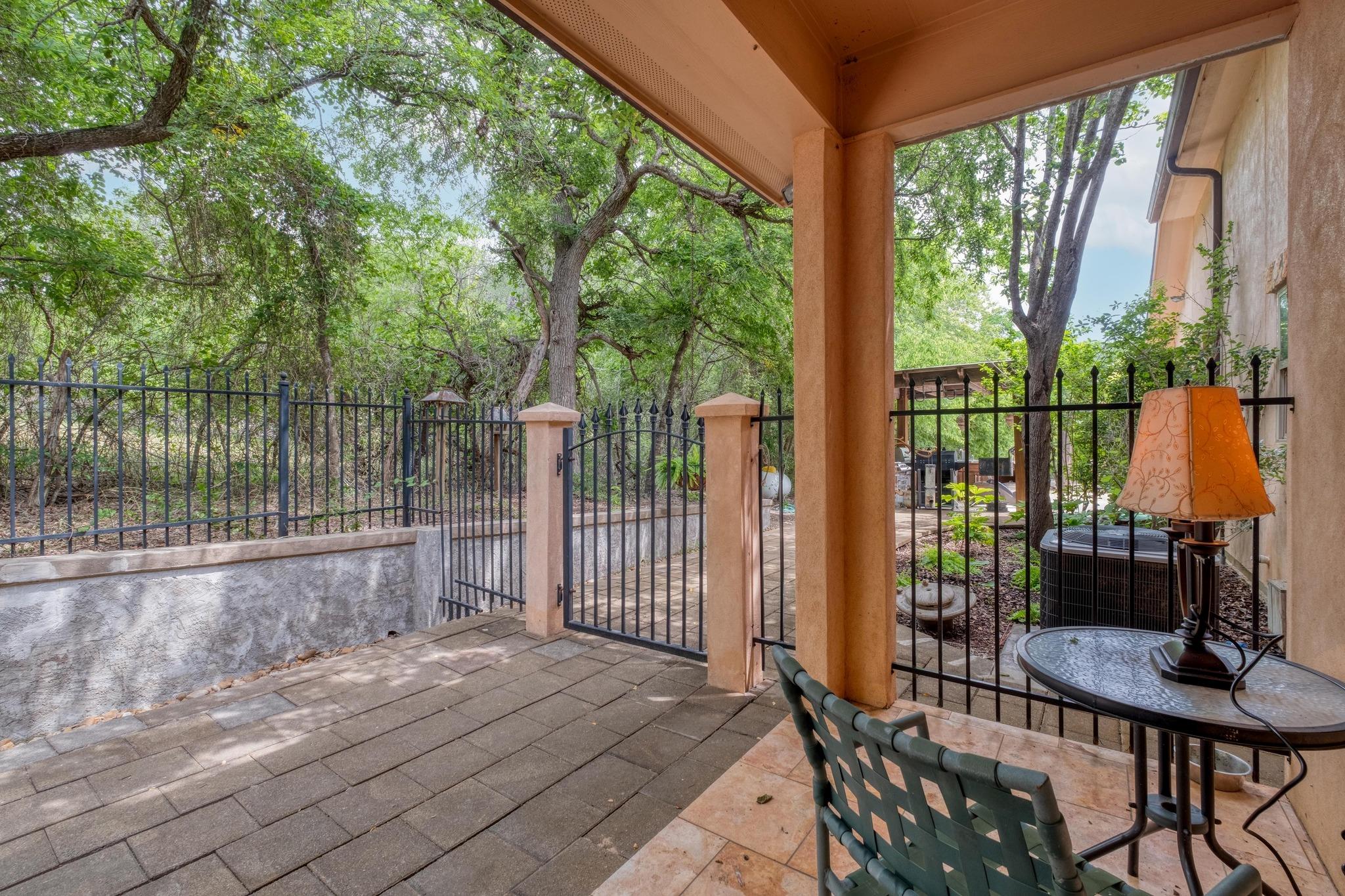 Image 17 of 40 For 200 Red Bird Ln