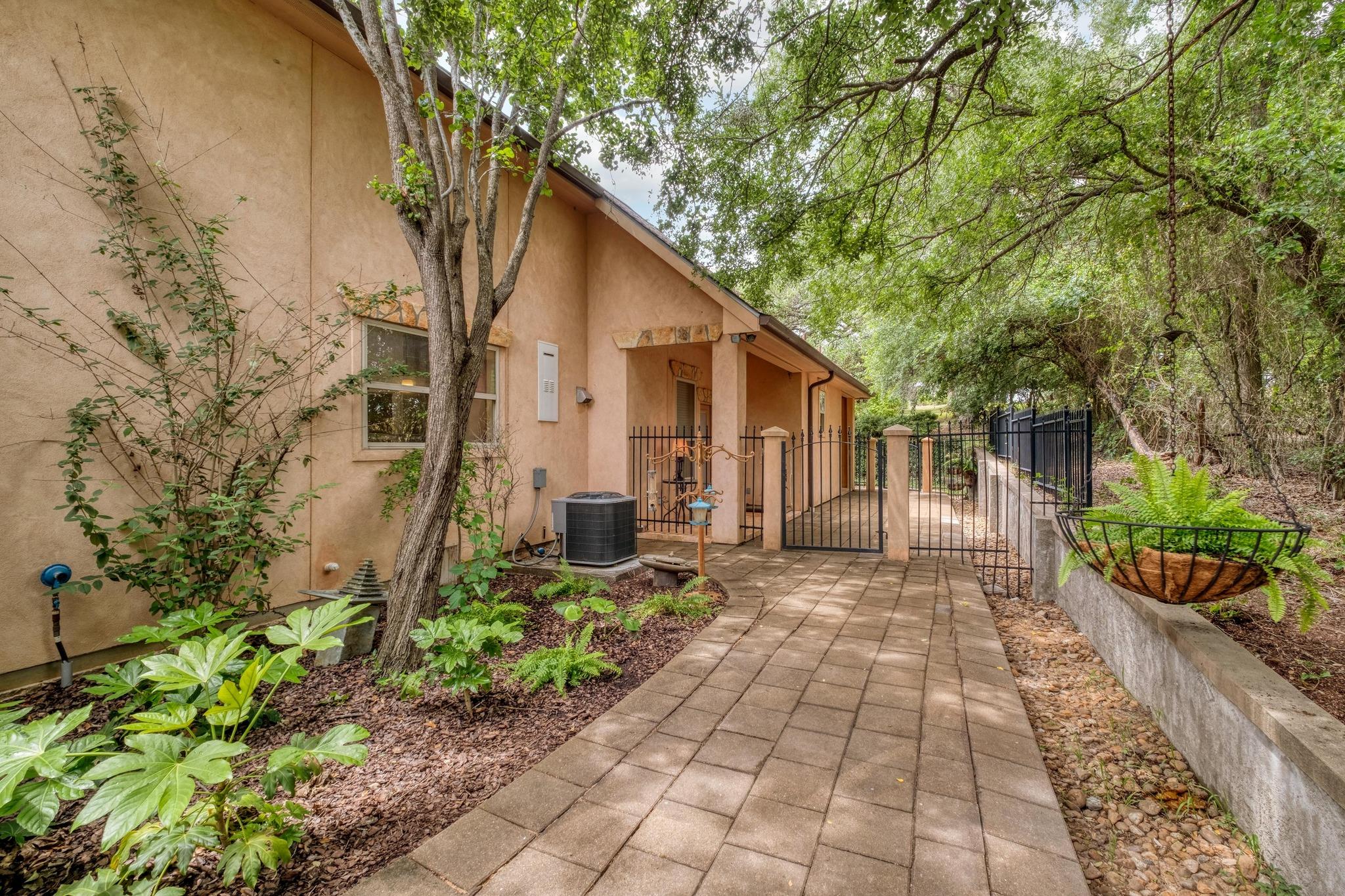 Image 22 of 40 For 200 Red Bird Ln