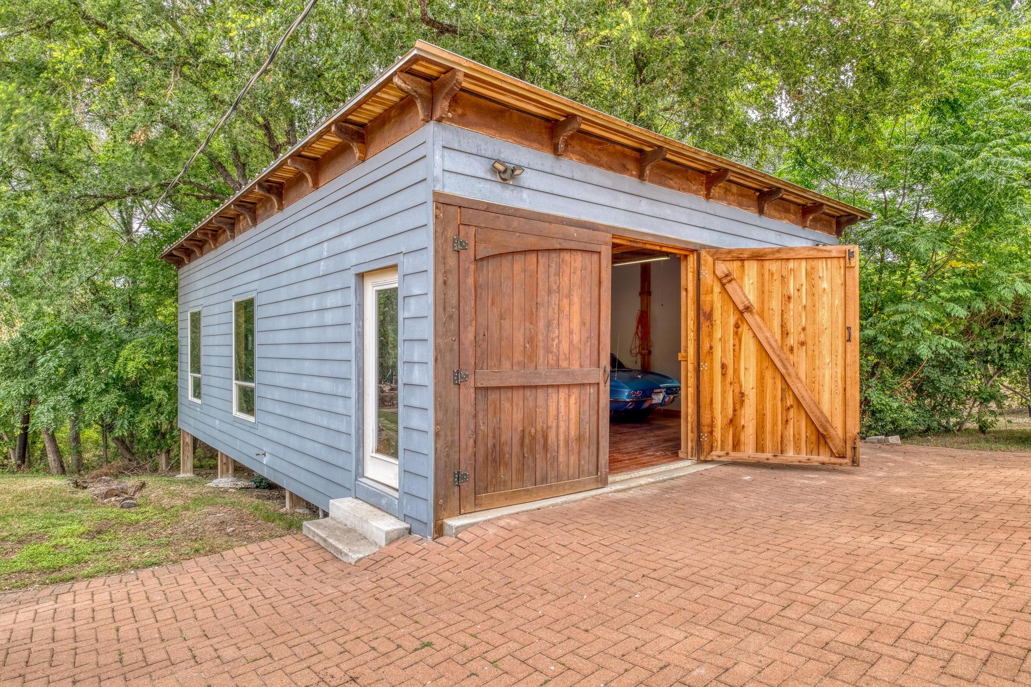 Image 26 of 40 For 200 Red Bird Ln