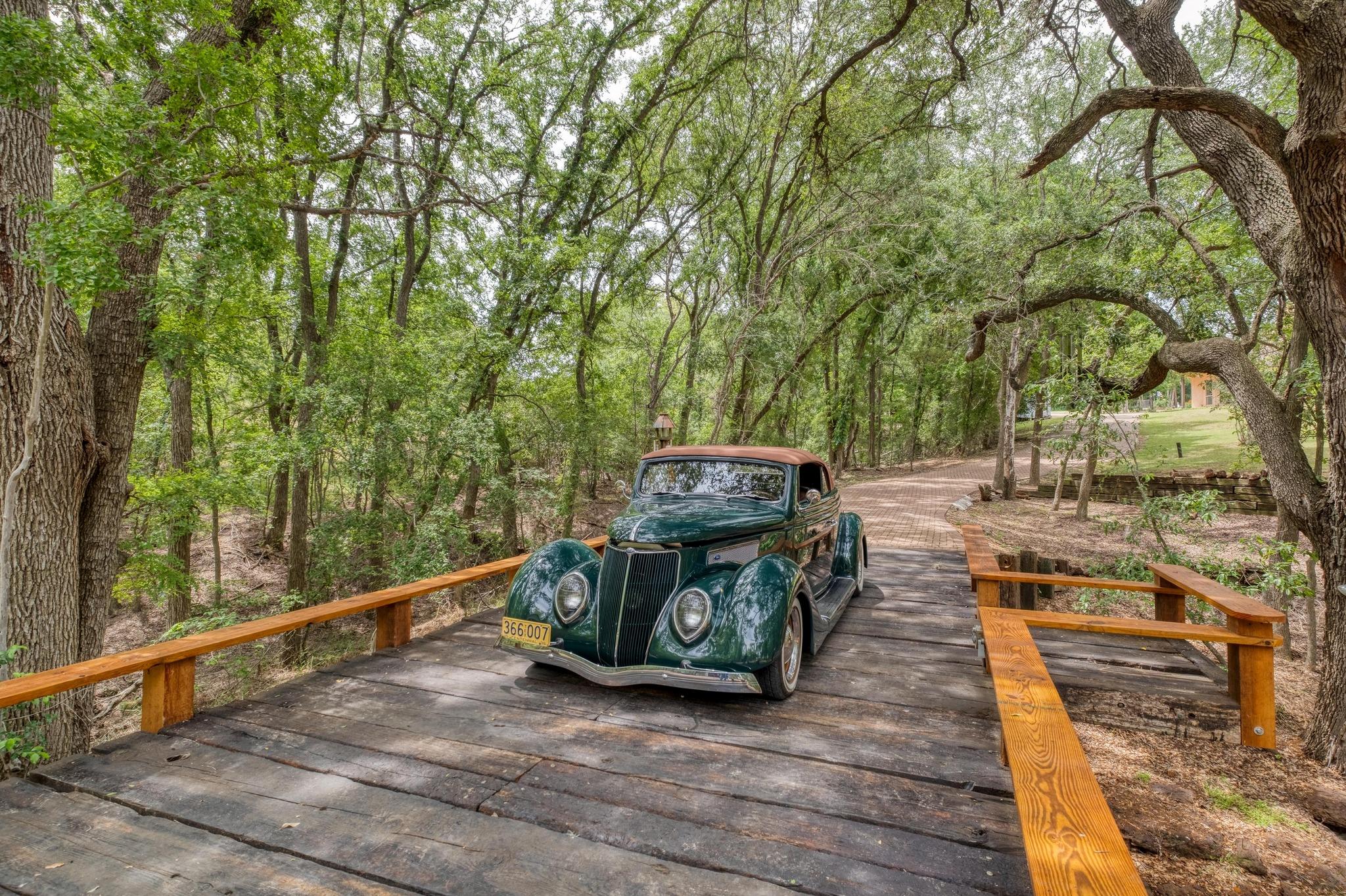 Image 28 of 40 For 200 Red Bird Ln