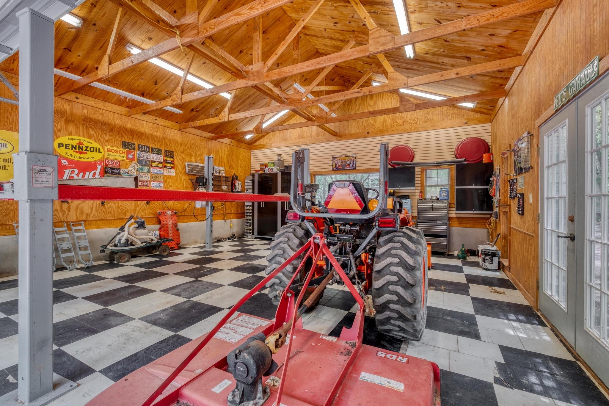 Image 29 of 40 For 200 Red Bird Ln