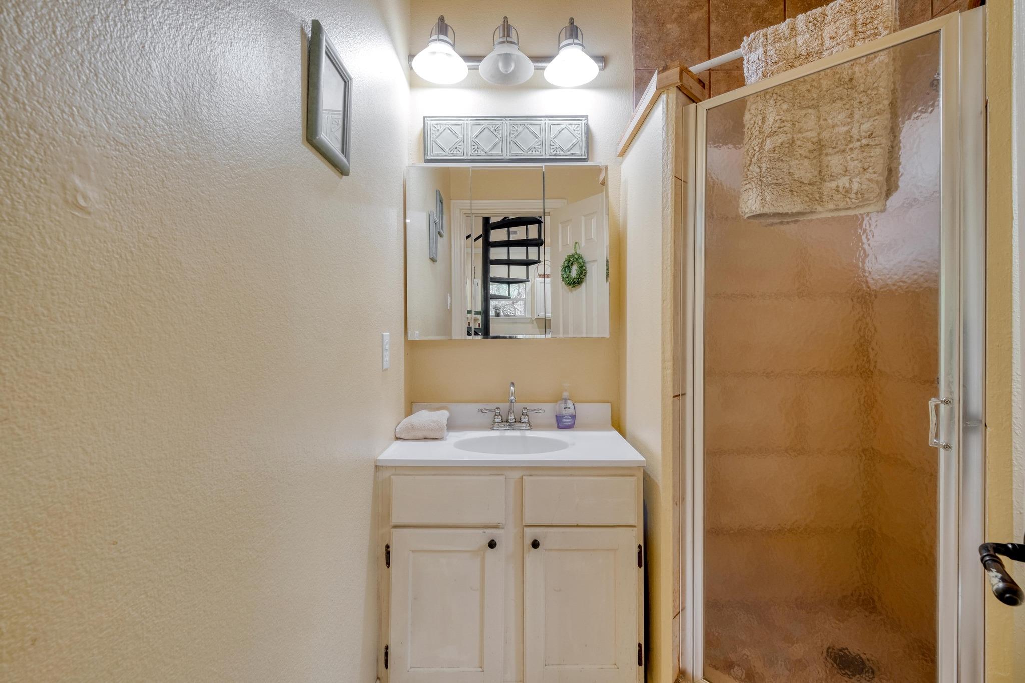 Image 32 of 40 For 200 Red Bird Ln