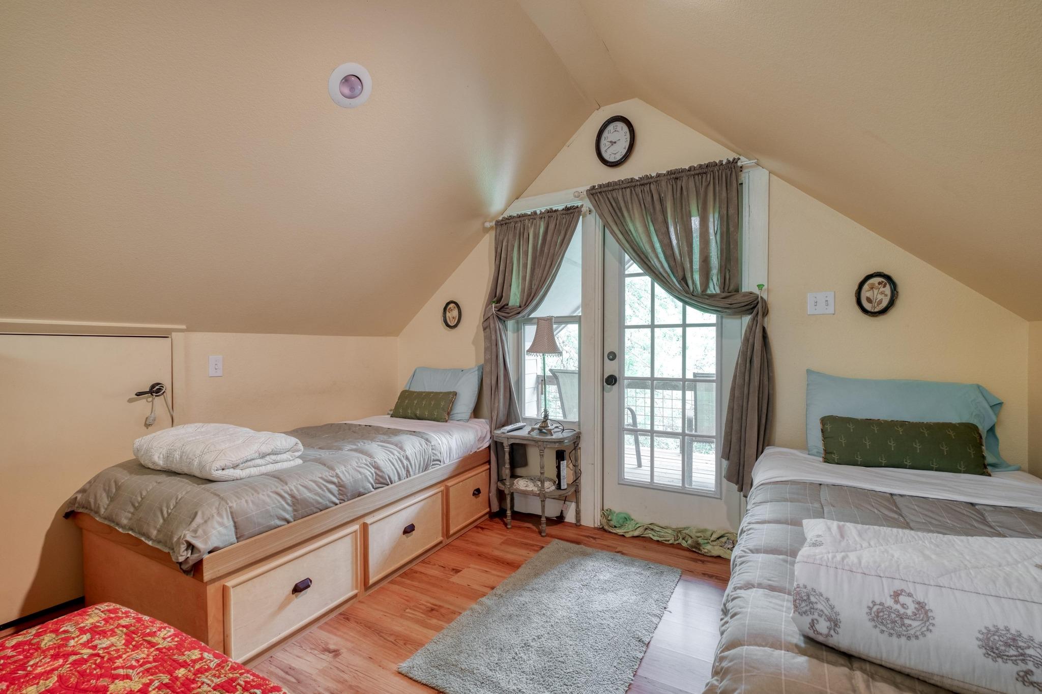 Image 33 of 40 For 200 Red Bird Ln