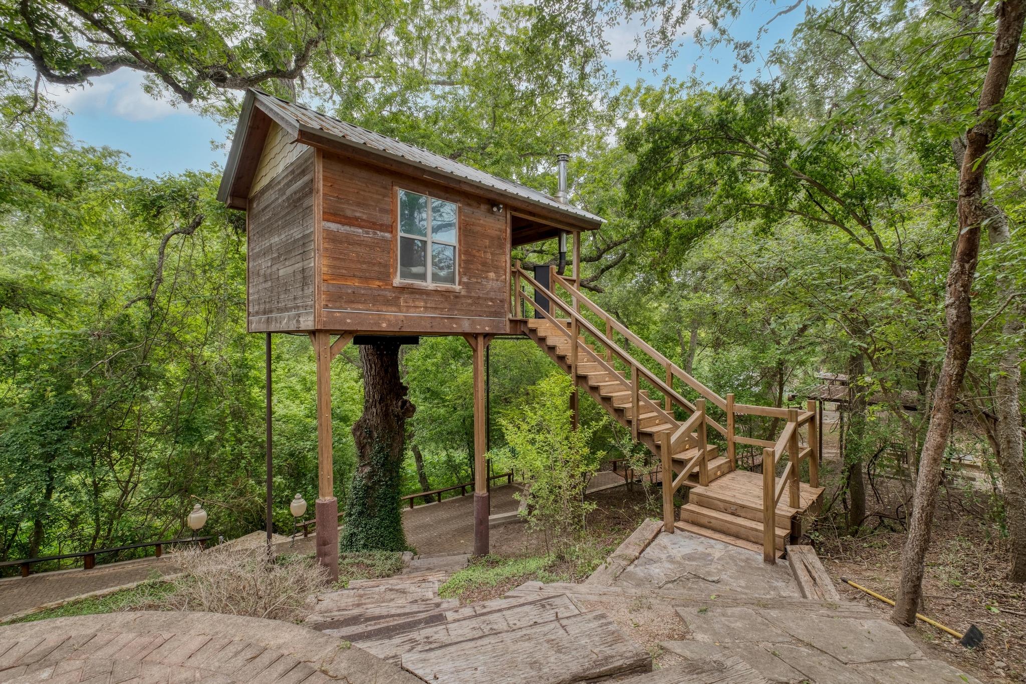 Image 34 of 40 For 200 Red Bird Ln