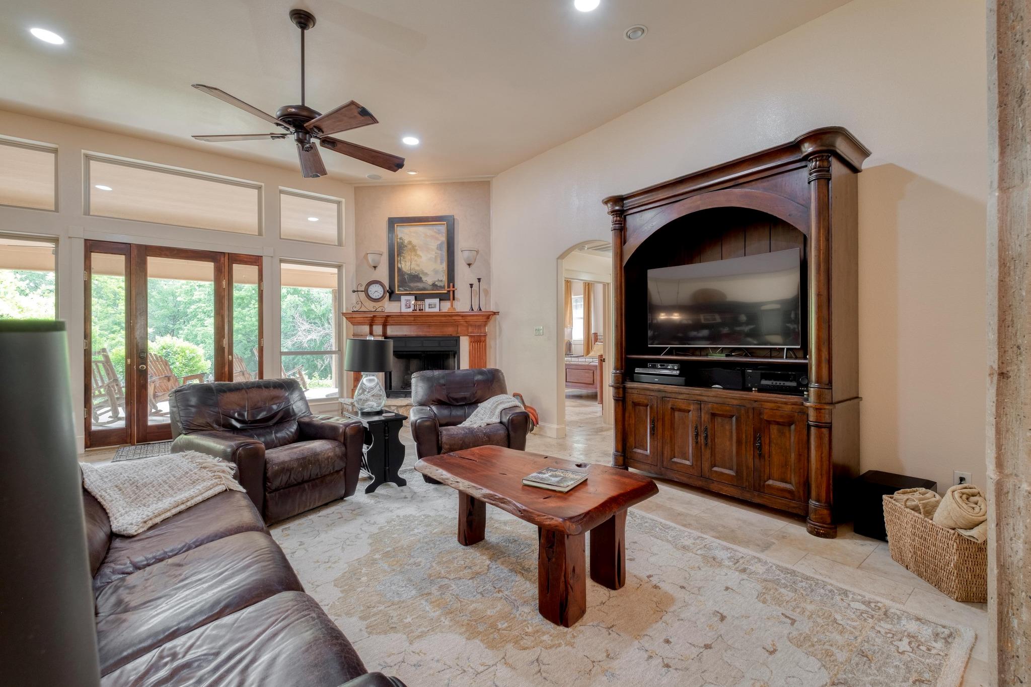 Image 5 of 40 For 200 Red Bird Ln