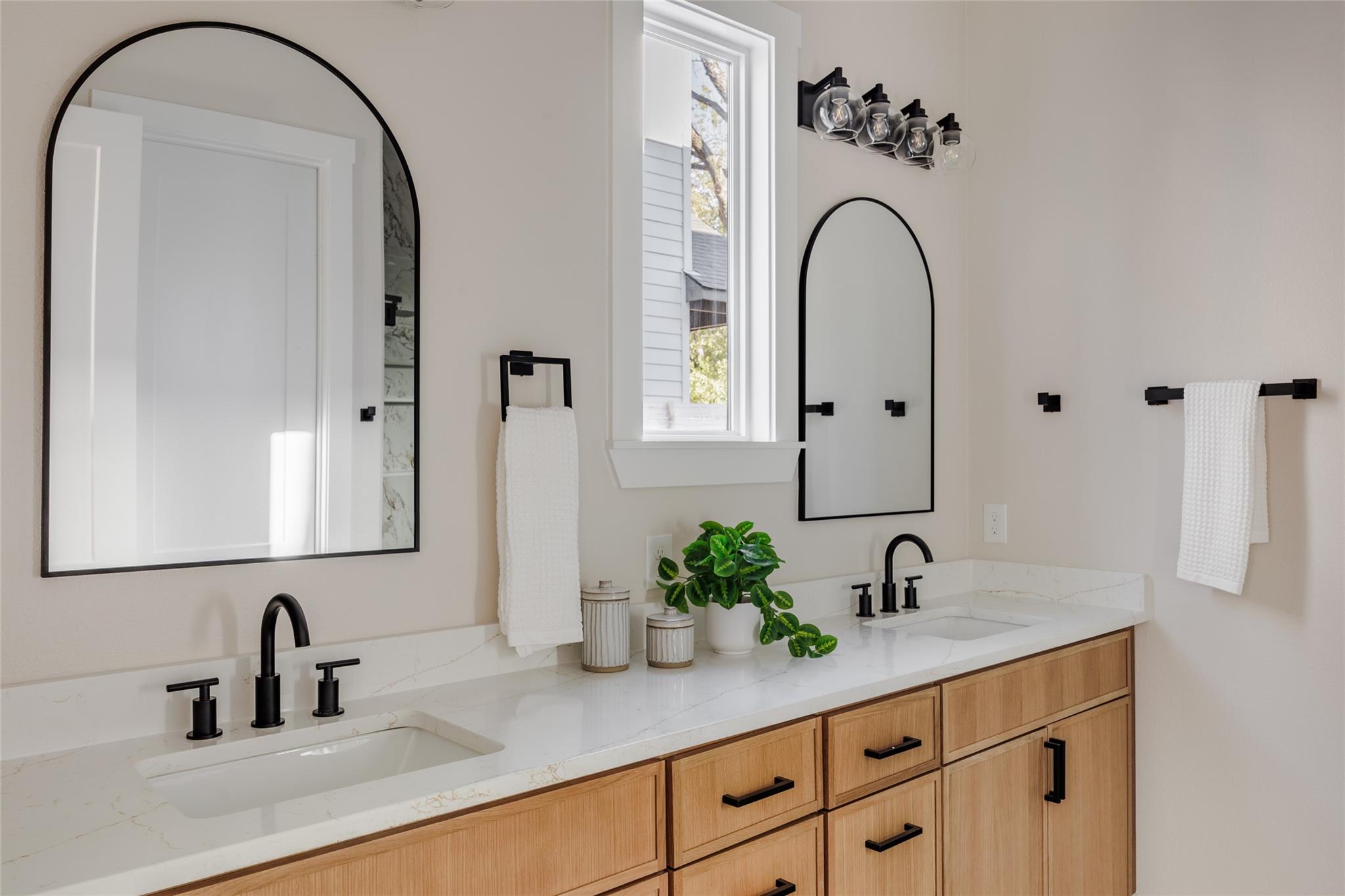 Image 11 of 40 For 901 Redd St 