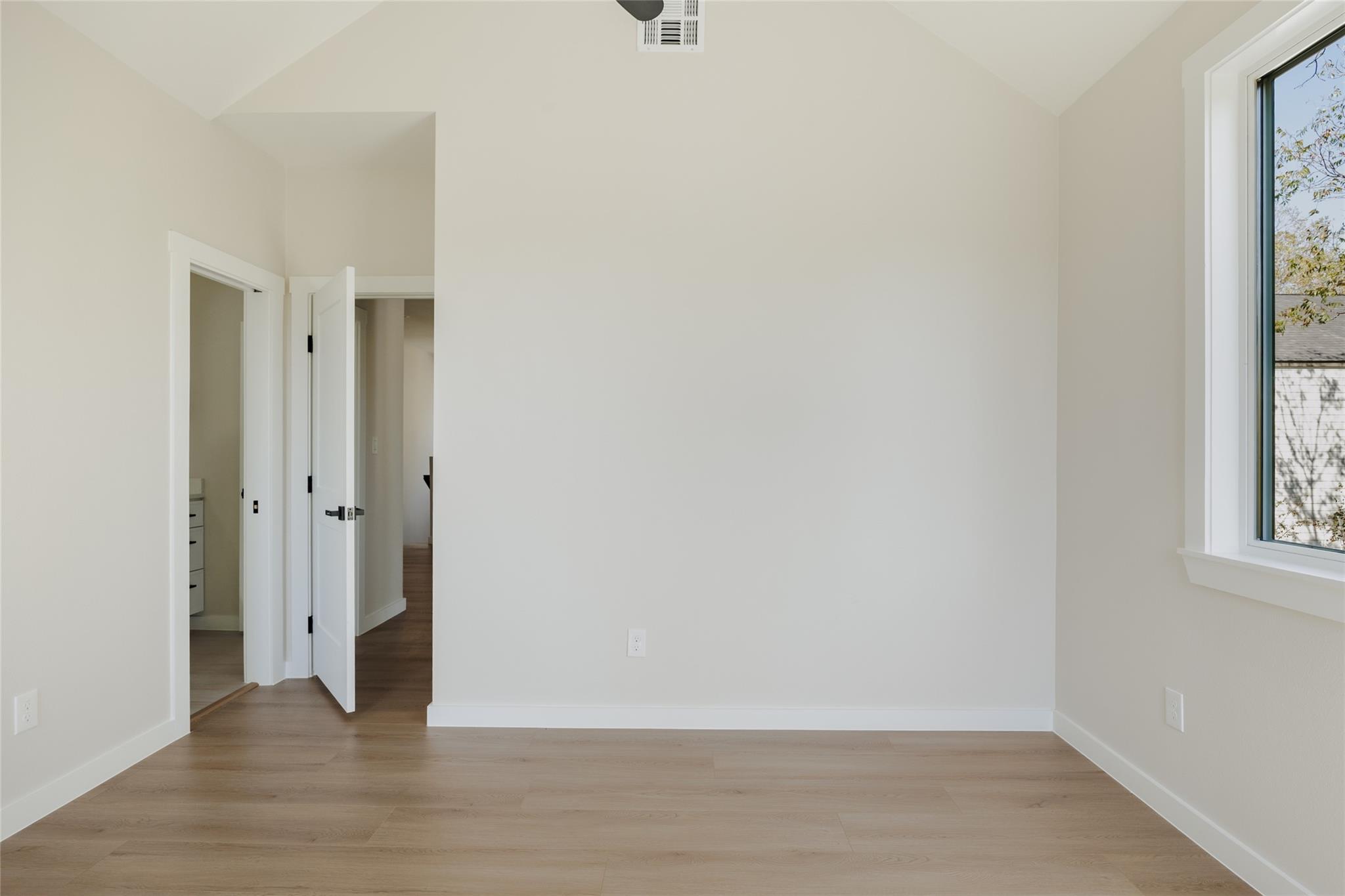 Image 39 of 40 For 901 Redd St 