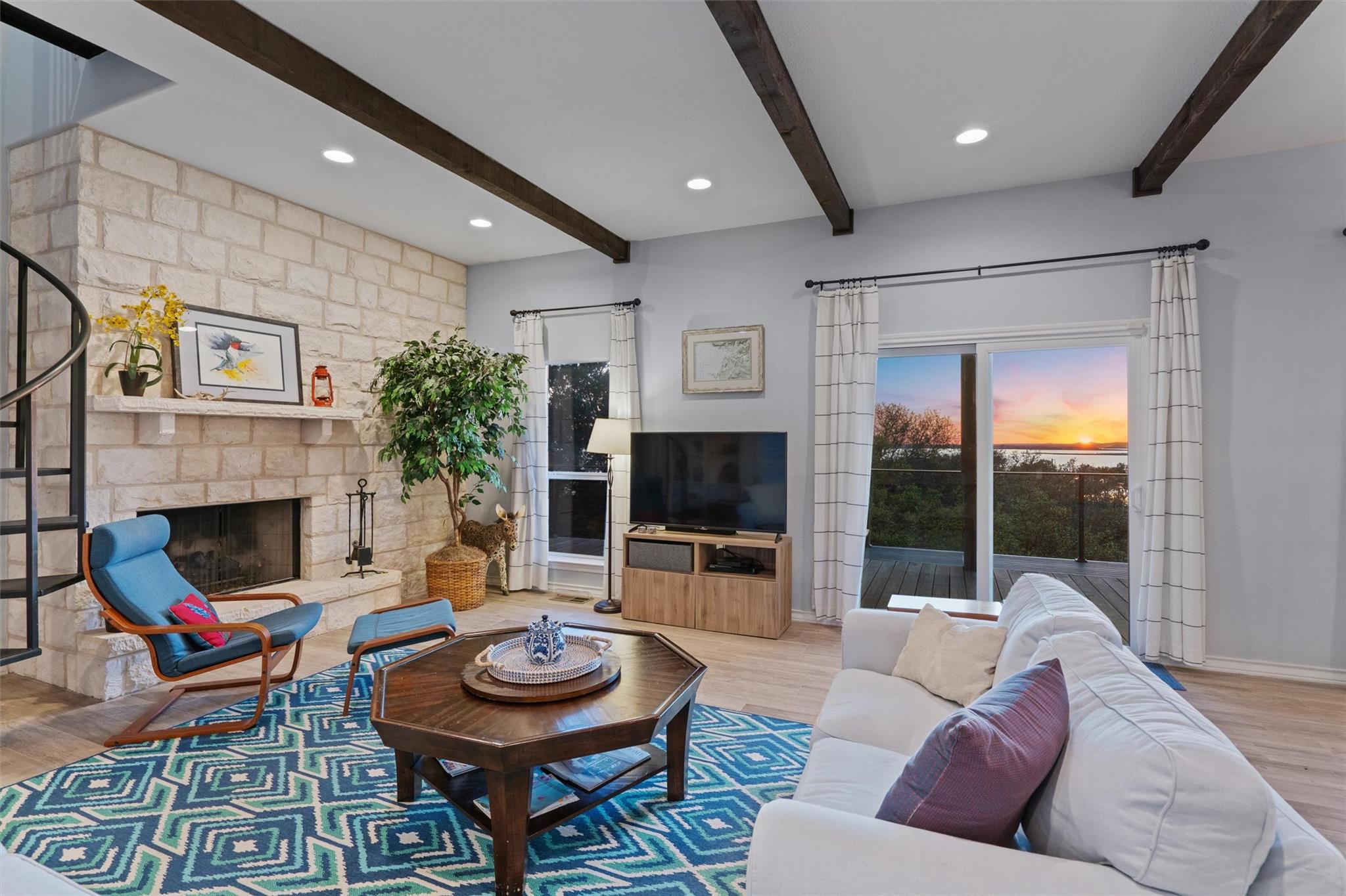 Image 5 of 40 For 4401 Sunset Cliff Rd