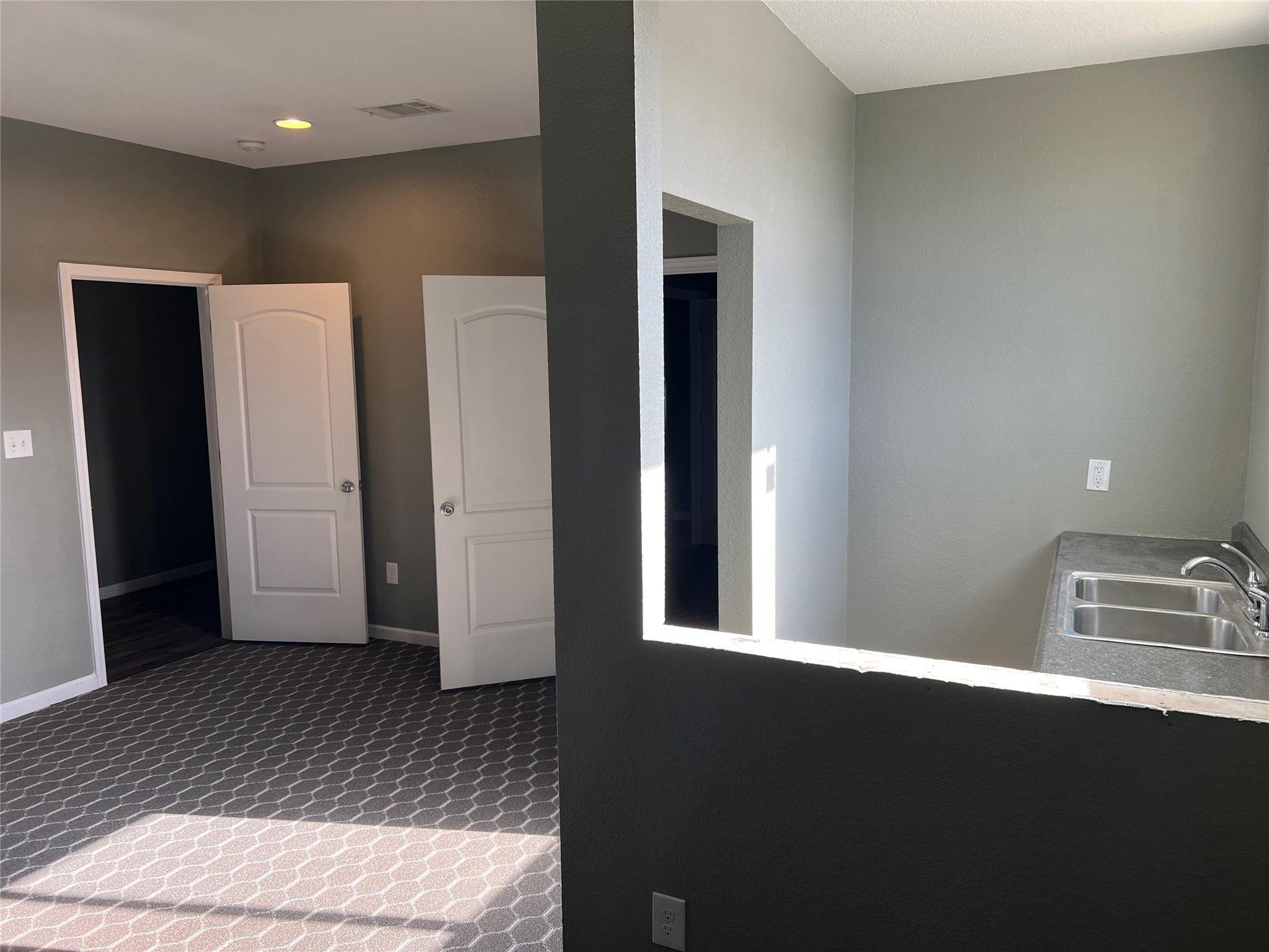 Image 19 of 25 For 15014 Iowa St