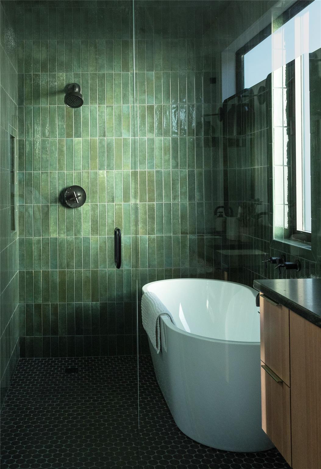 Image 23 of 40 For 9361 Us Highway 290 107