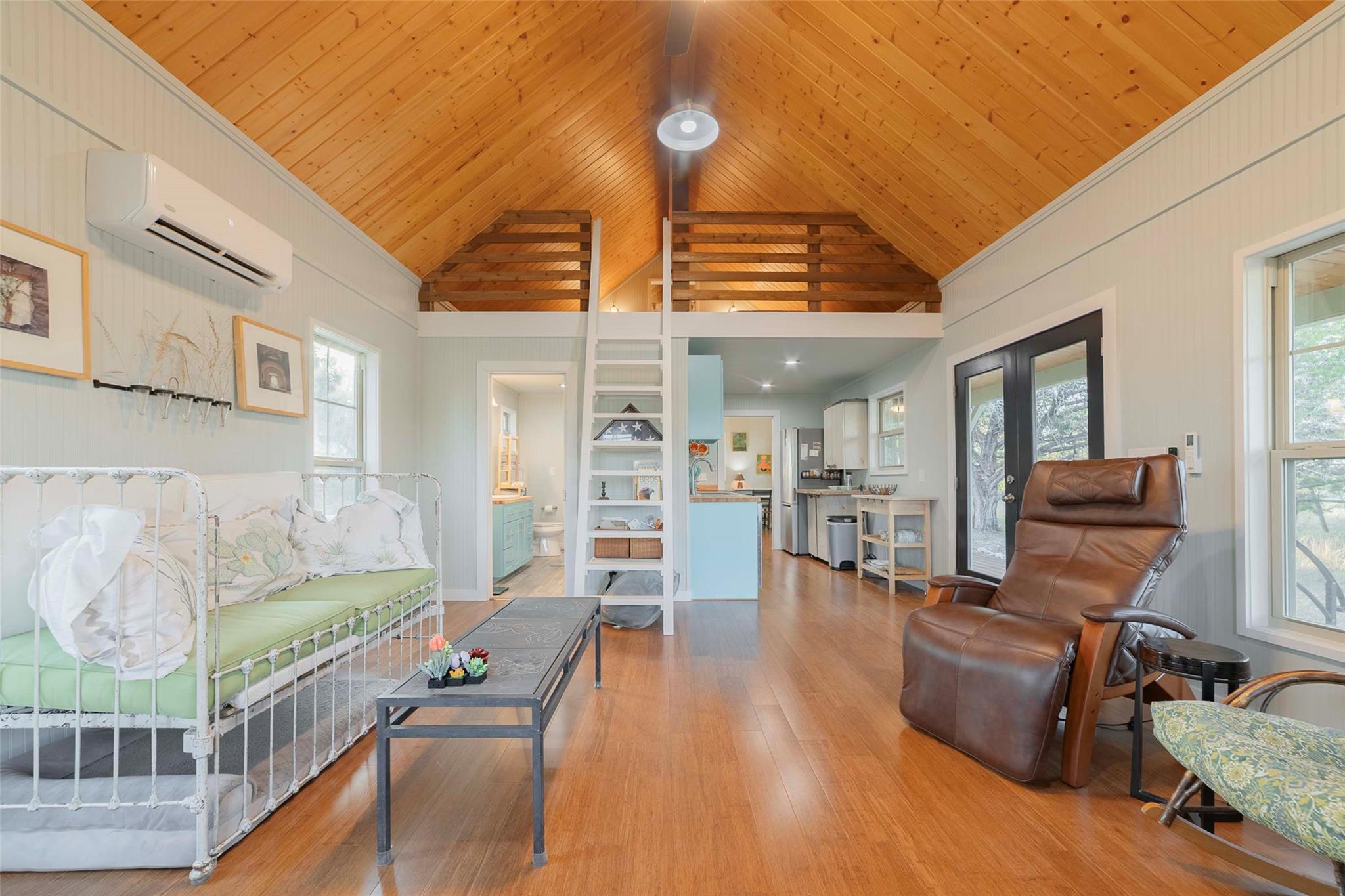 Image 17 of 38 For 8507 Hammett's Crossing