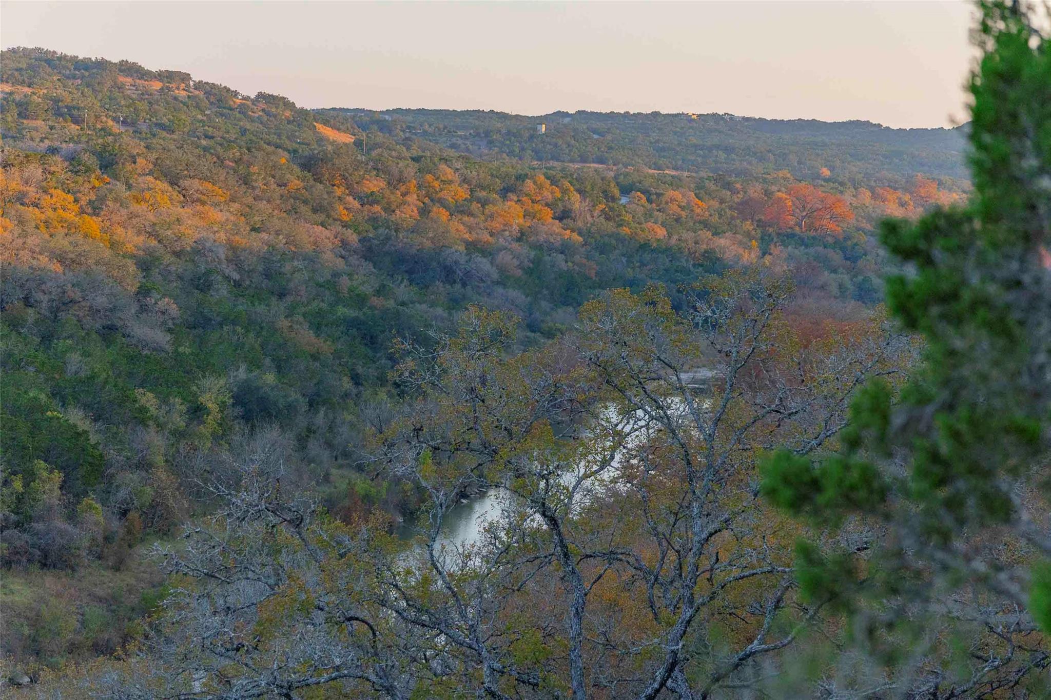 Image 28 of 38 For 8507 Hammett's Crossing