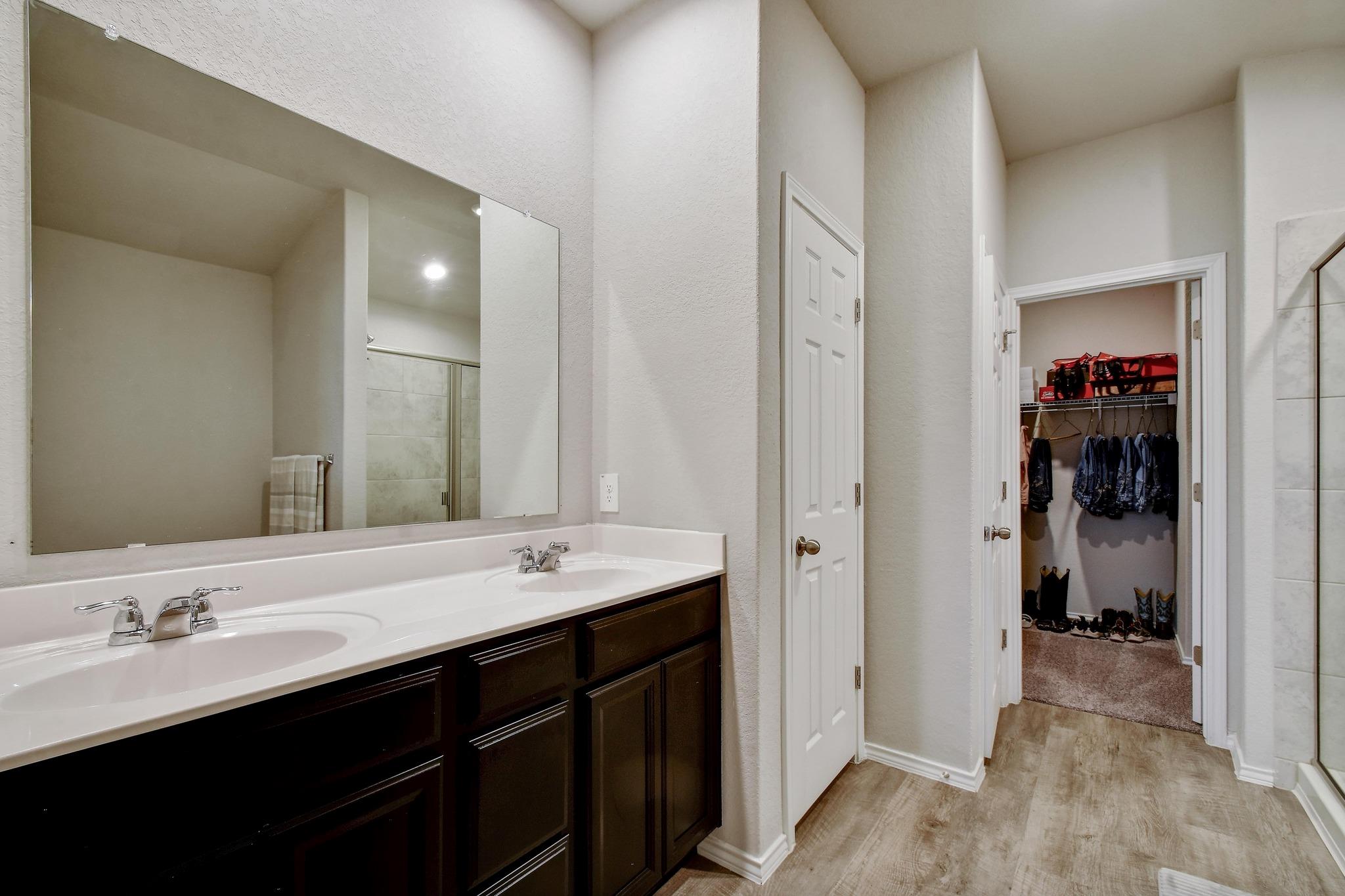 Image 19 of 25 For 733 Peak Pl 