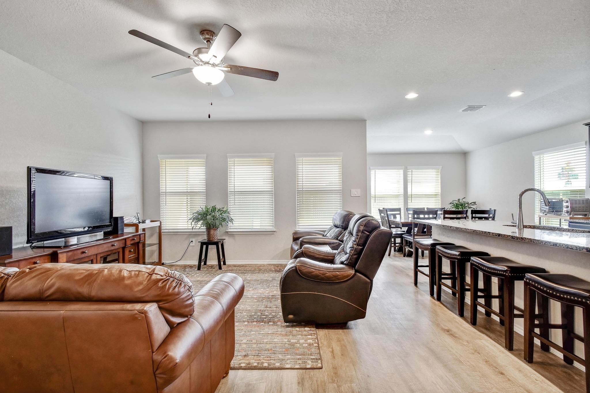 Image 2 of 25 For 733 Peak Pl 