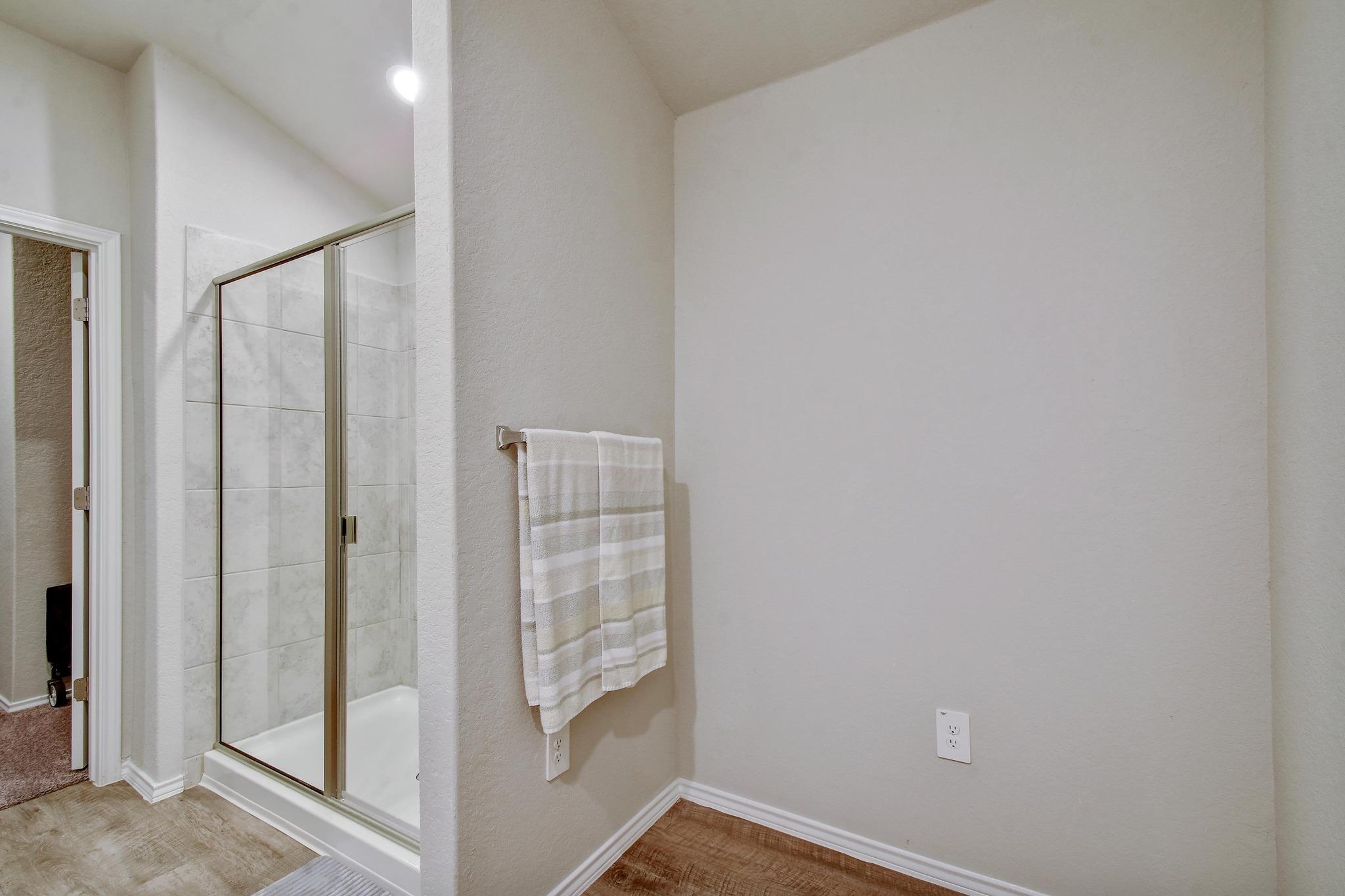 Image 20 of 25 For 733 Peak Pl 