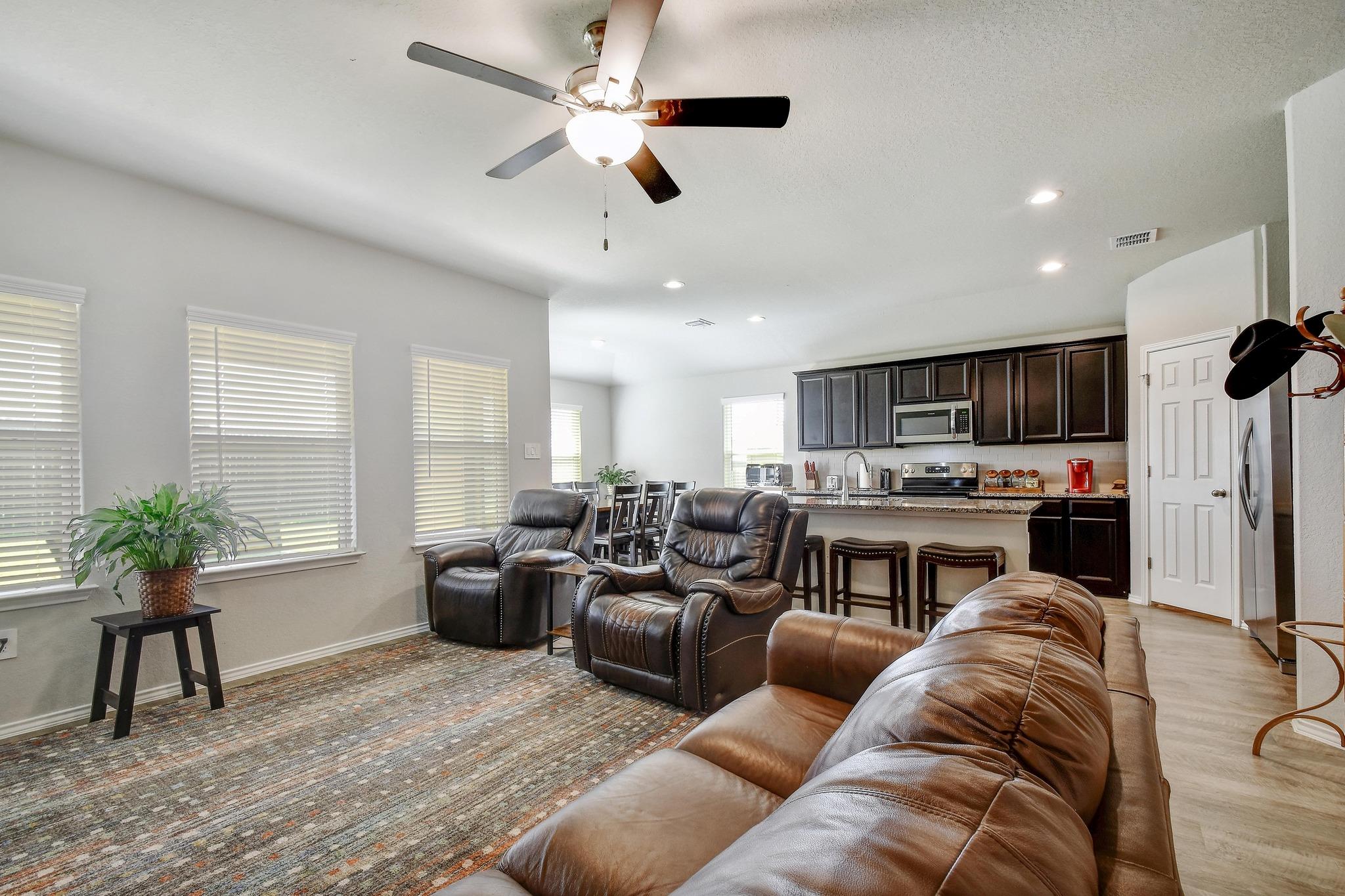 Image 3 of 25 For 733 Peak Pl 