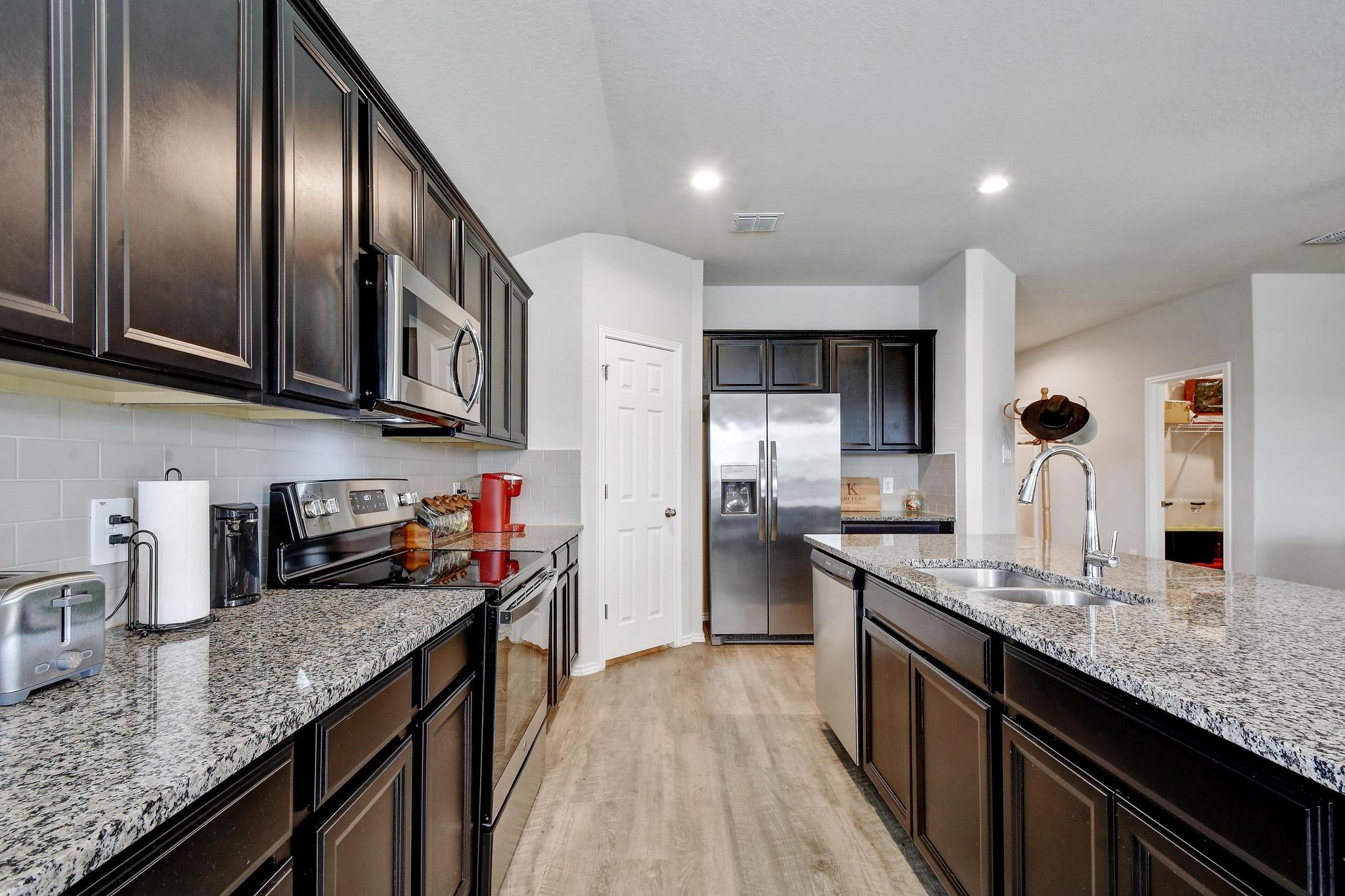 Image 9 of 25 For 733 Peak Pl 