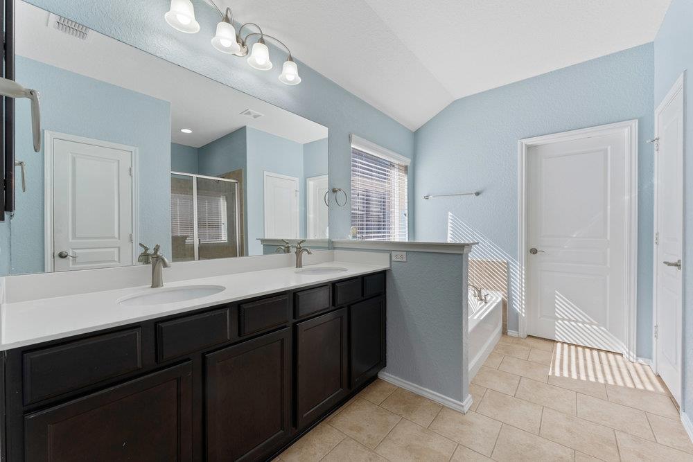 Image 14 of 25 For 27514 Valle Verde