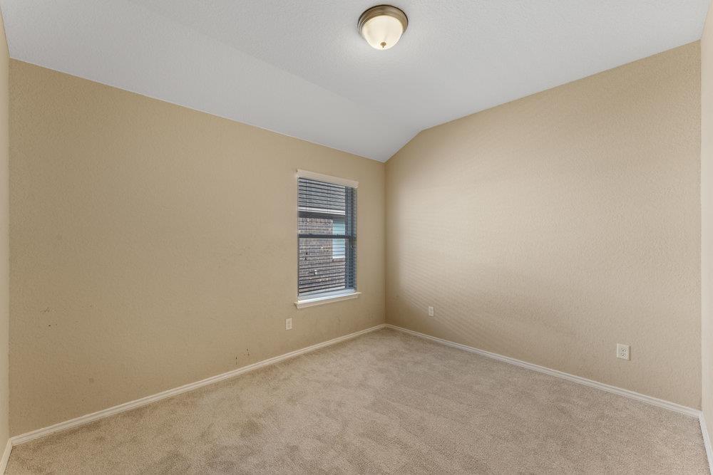 Image 16 of 25 For 27514 Valle Verde