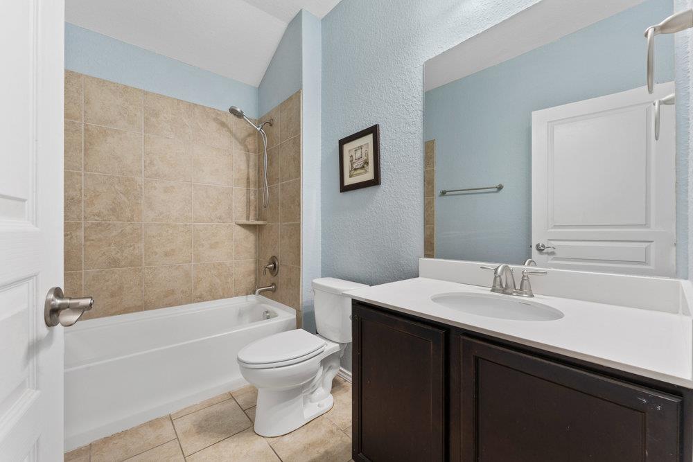 Image 17 of 25 For 27514 Valle Verde