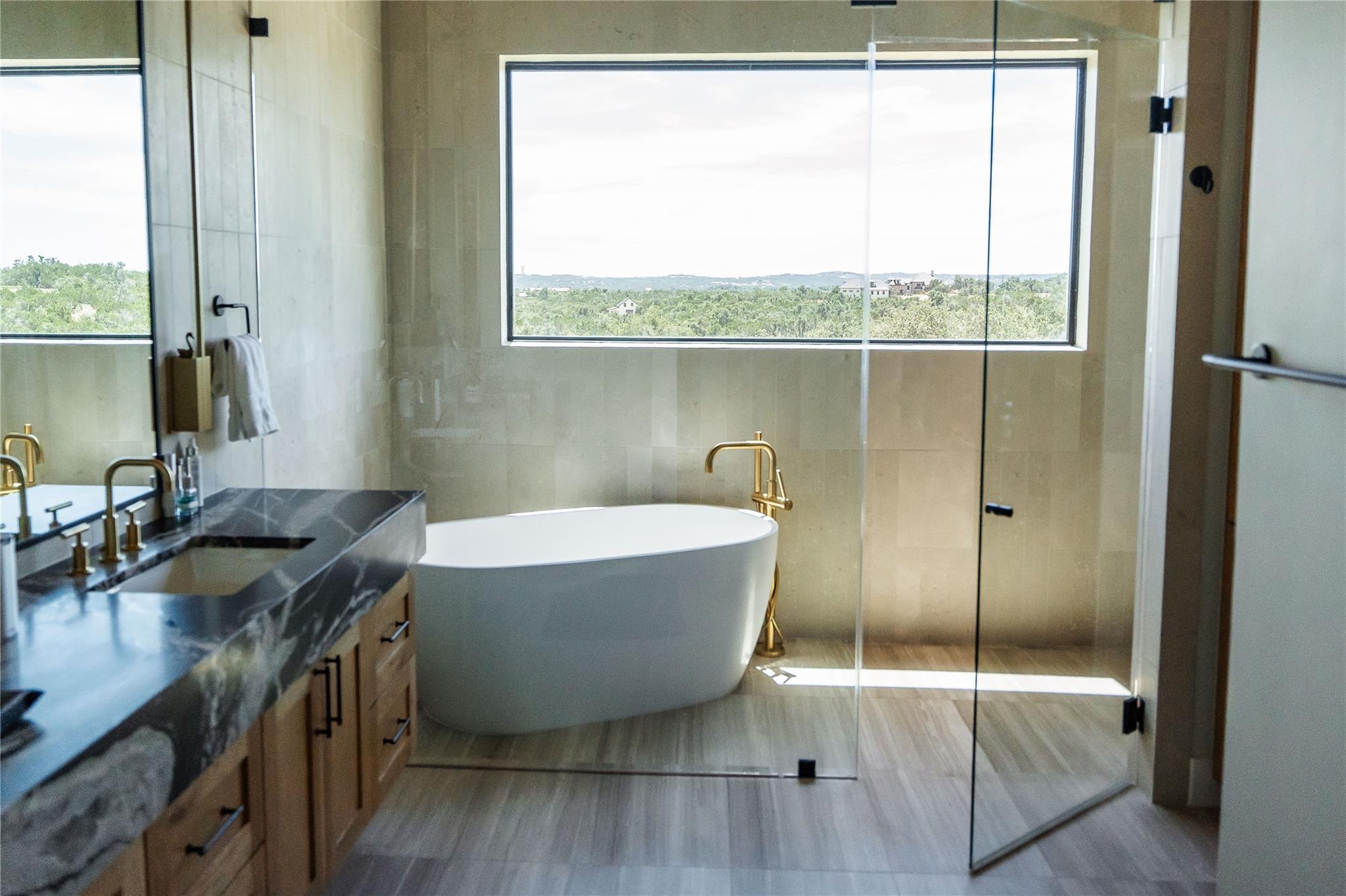 Image 10 of 40 For Lot 108 Oryx Cv