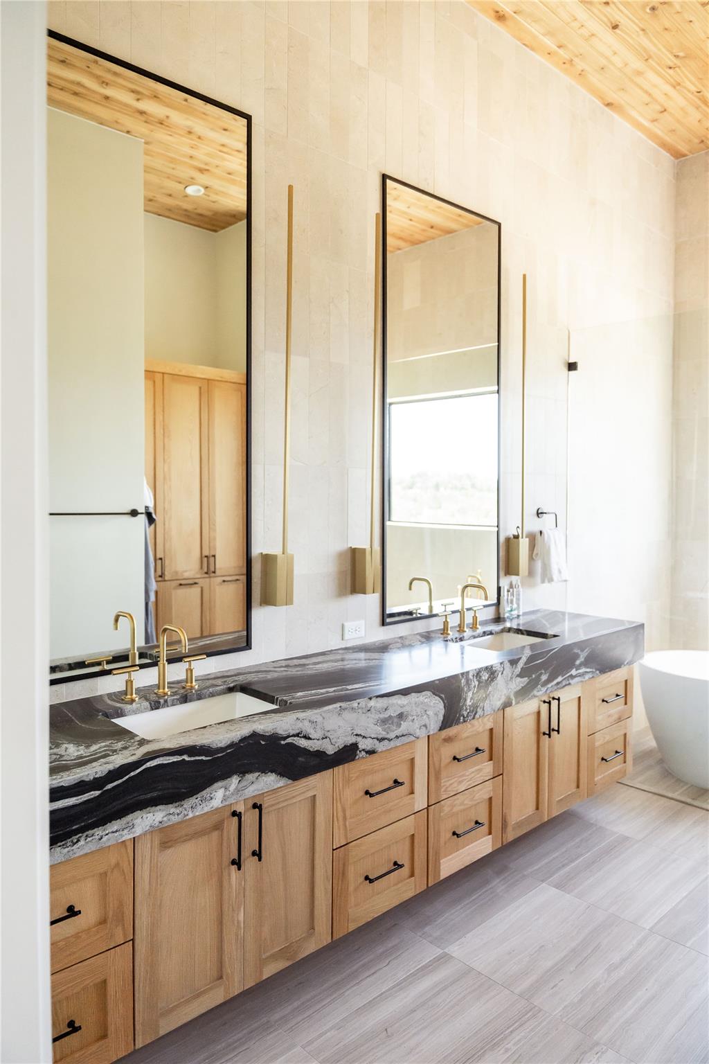 Image 11 of 40 For Lot 108 Oryx Cv