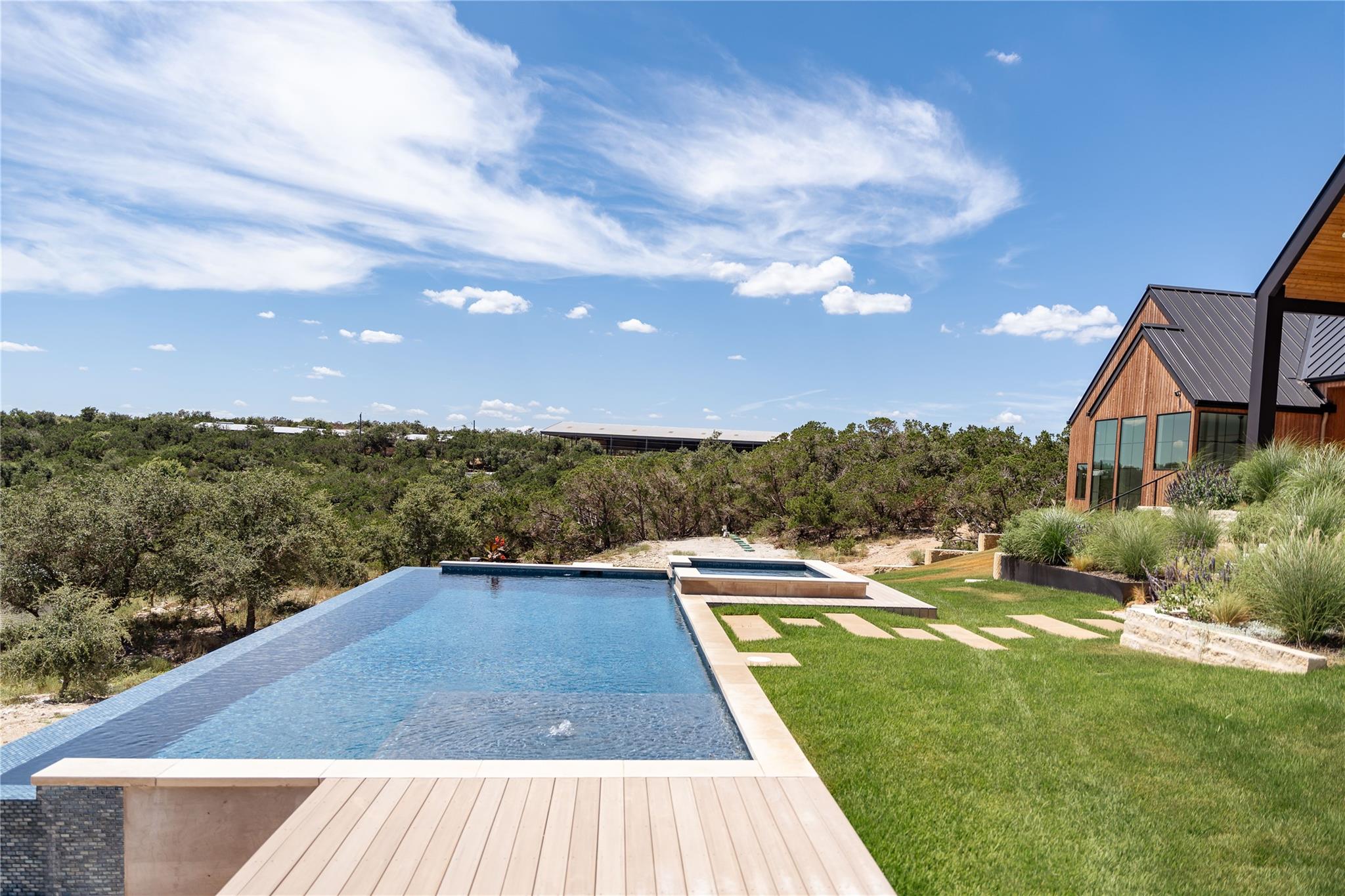 Image 2 of 40 For Lot 108 Oryx Cv