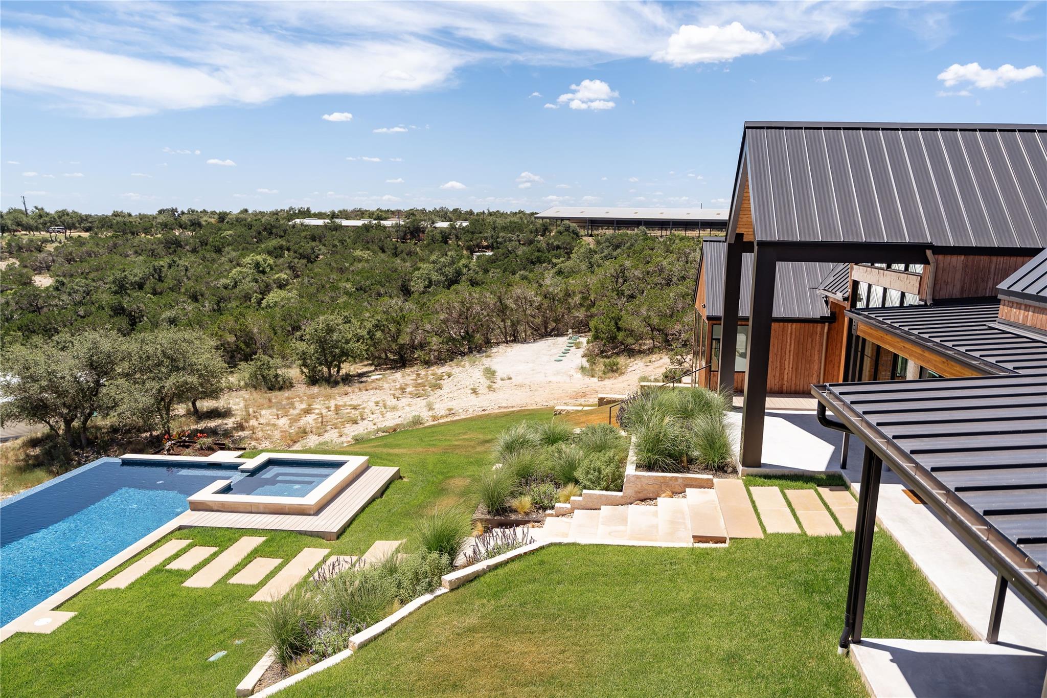 Image 3 of 40 For Lot 108 Oryx Cv