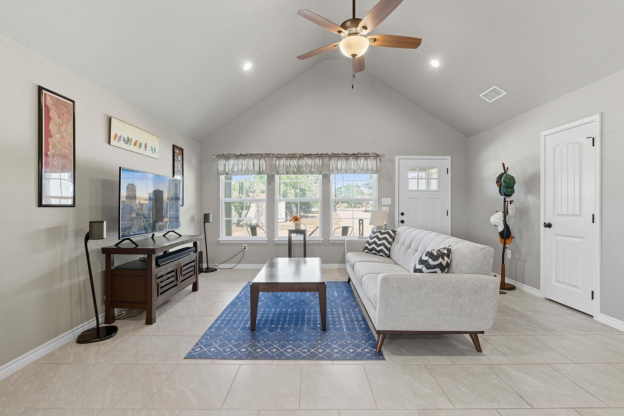 Image 10 of 34 For 760 Henderson Dr