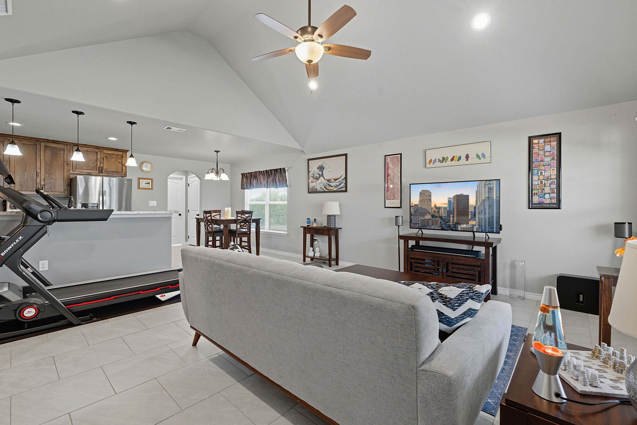 Image 11 of 34 For 760 Henderson Dr