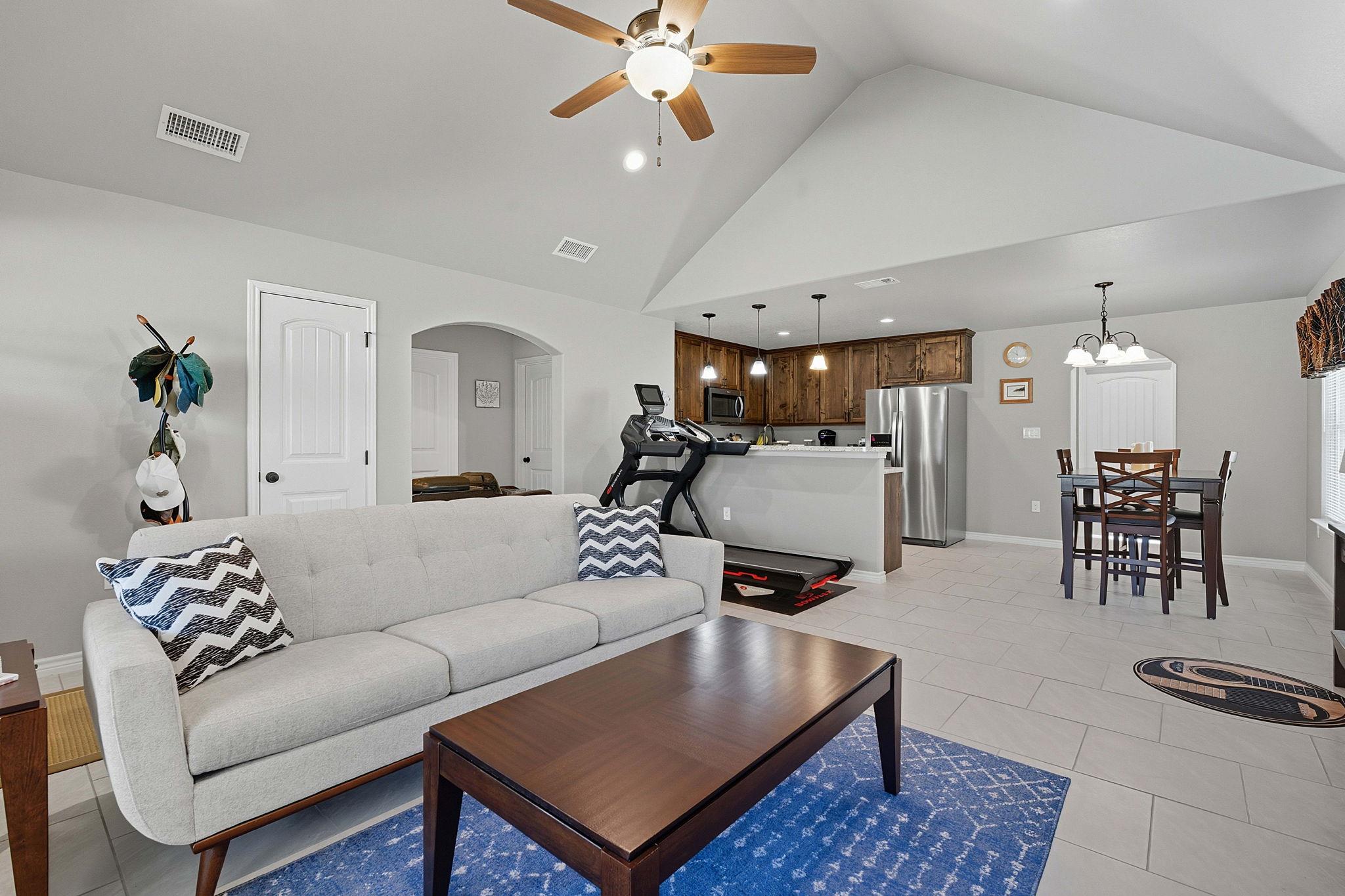 Image 12 of 34 For 760 Henderson Dr