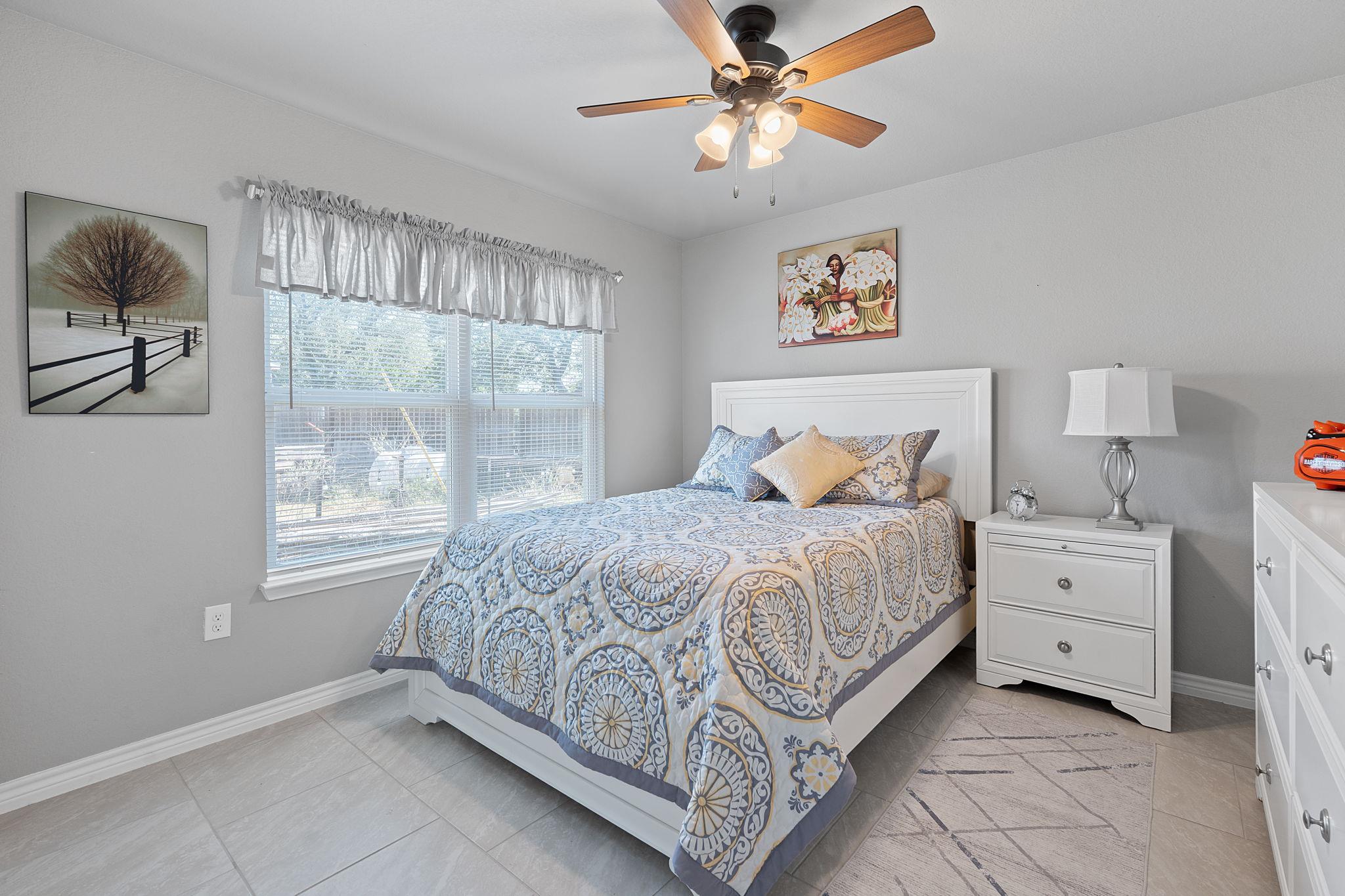 Image 21 of 34 For 760 Henderson Dr