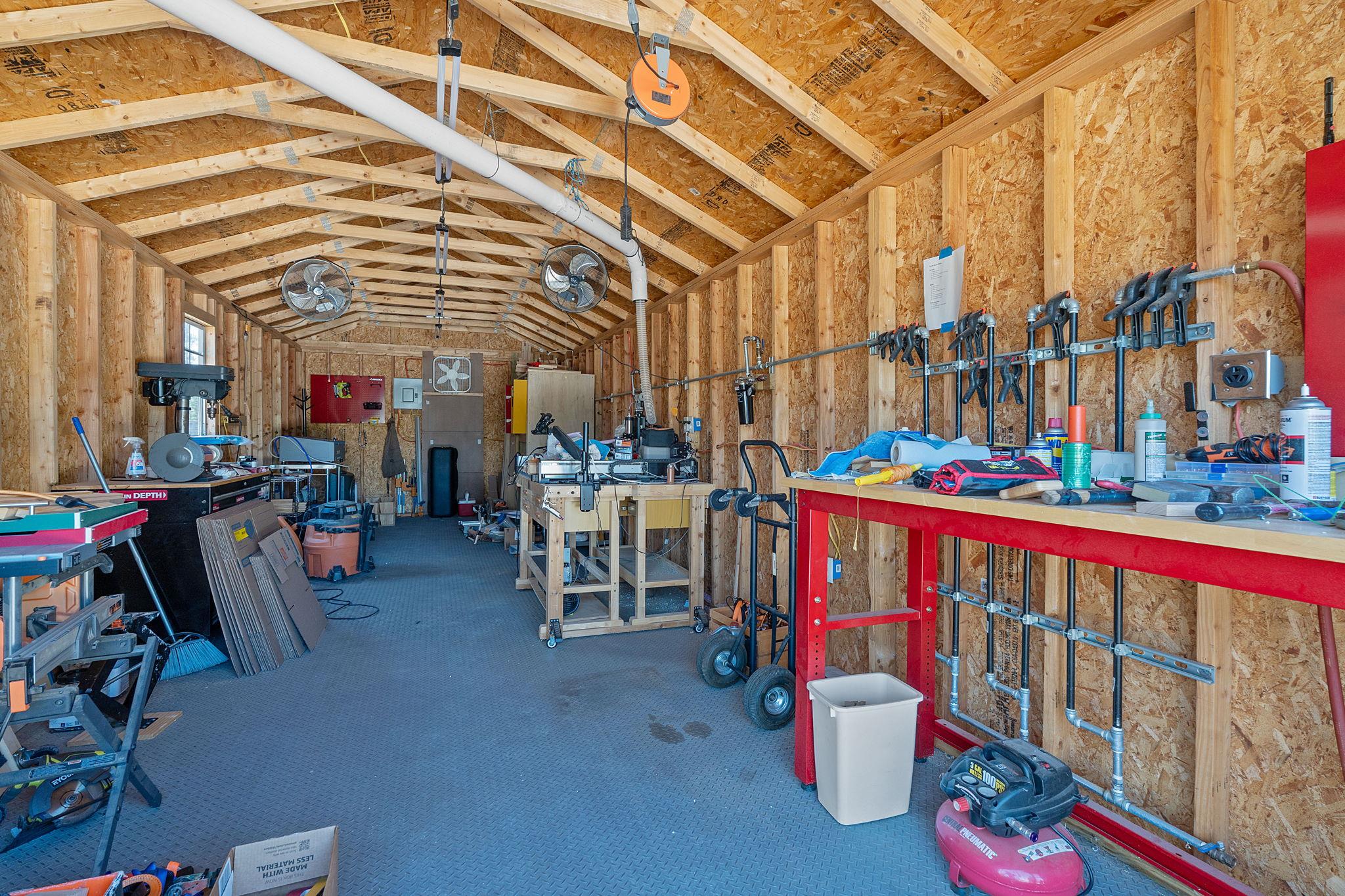 Image 29 of 34 For 760 Henderson Dr