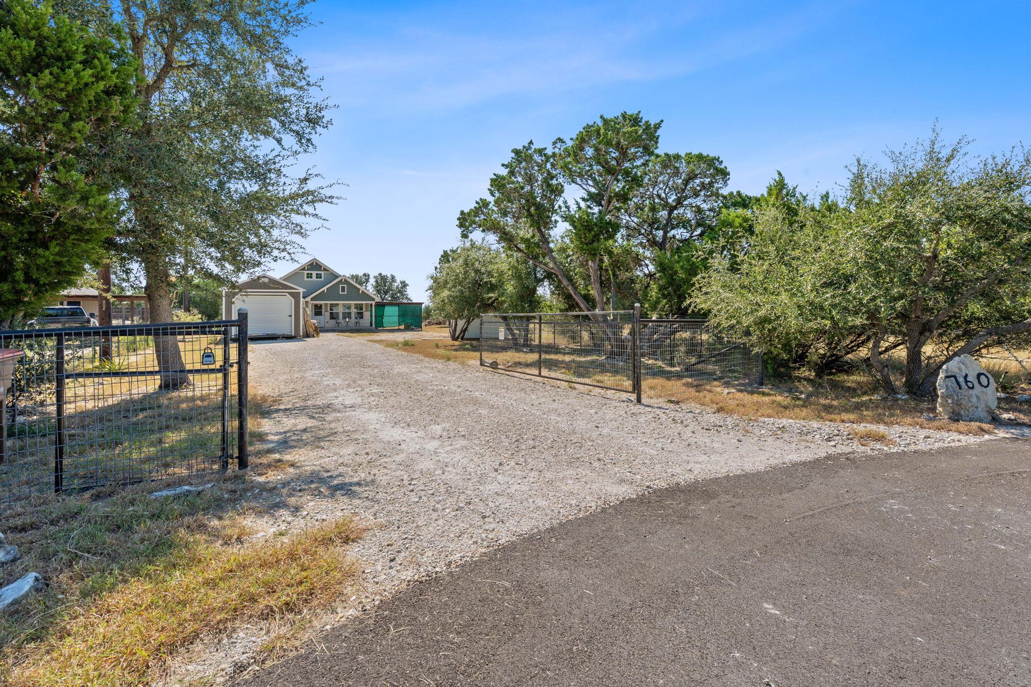 Image 3 of 34 For 760 Henderson Dr