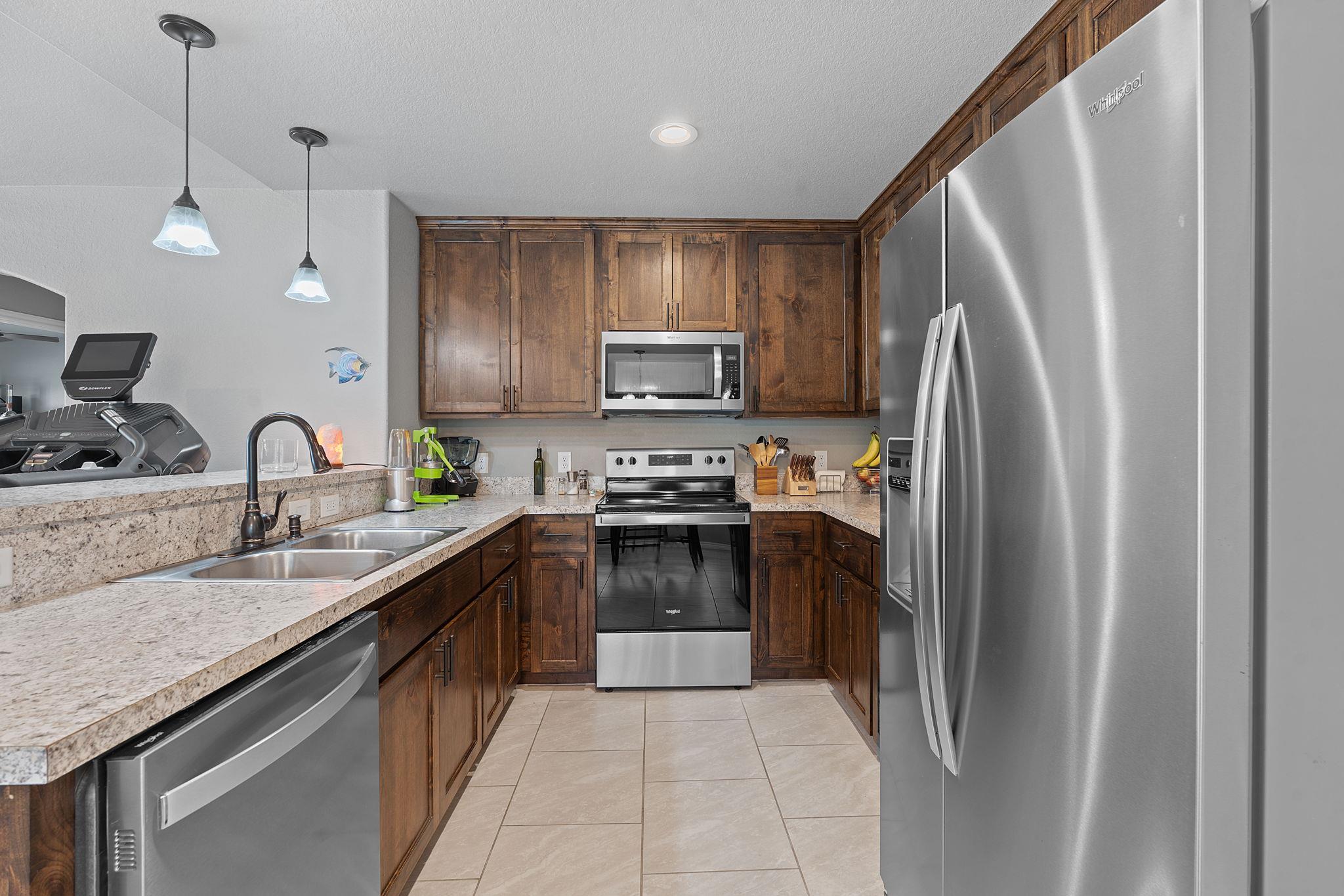 Image 4 of 34 For 760 Henderson Dr