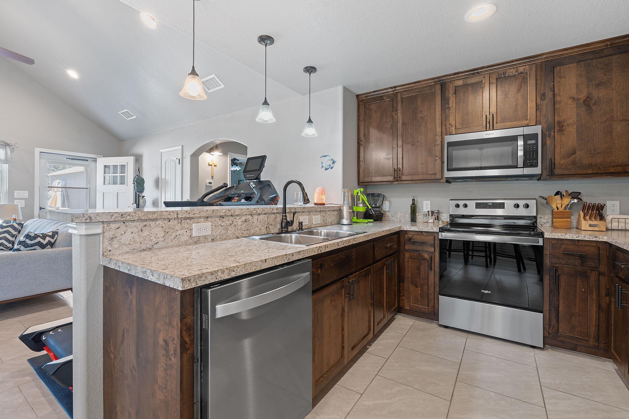 Image 6 of 34 For 760 Henderson Dr