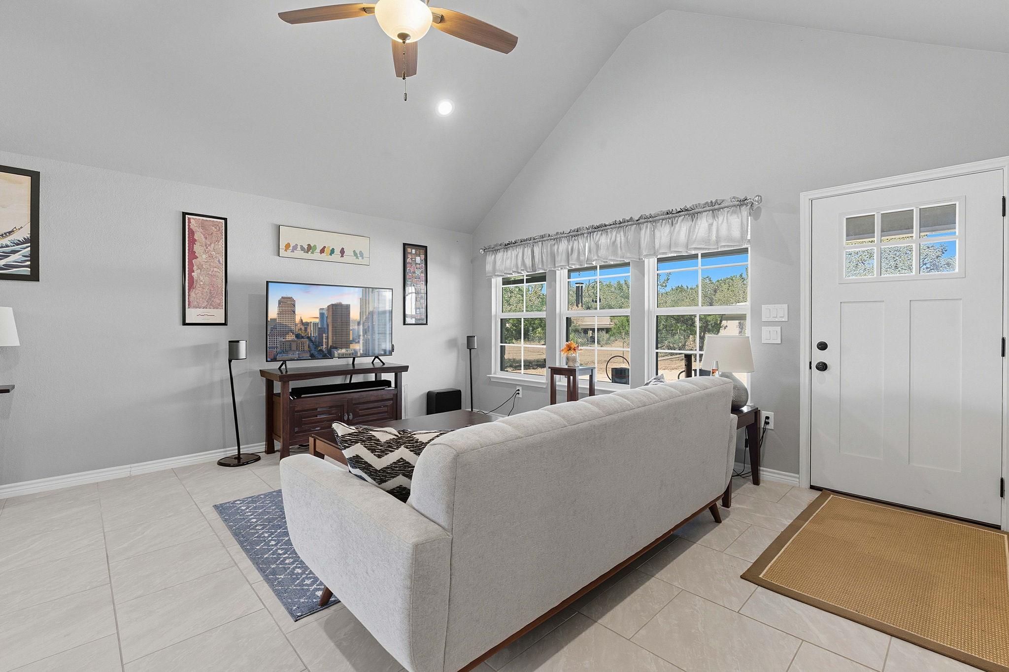 Image 8 of 34 For 760 Henderson Dr