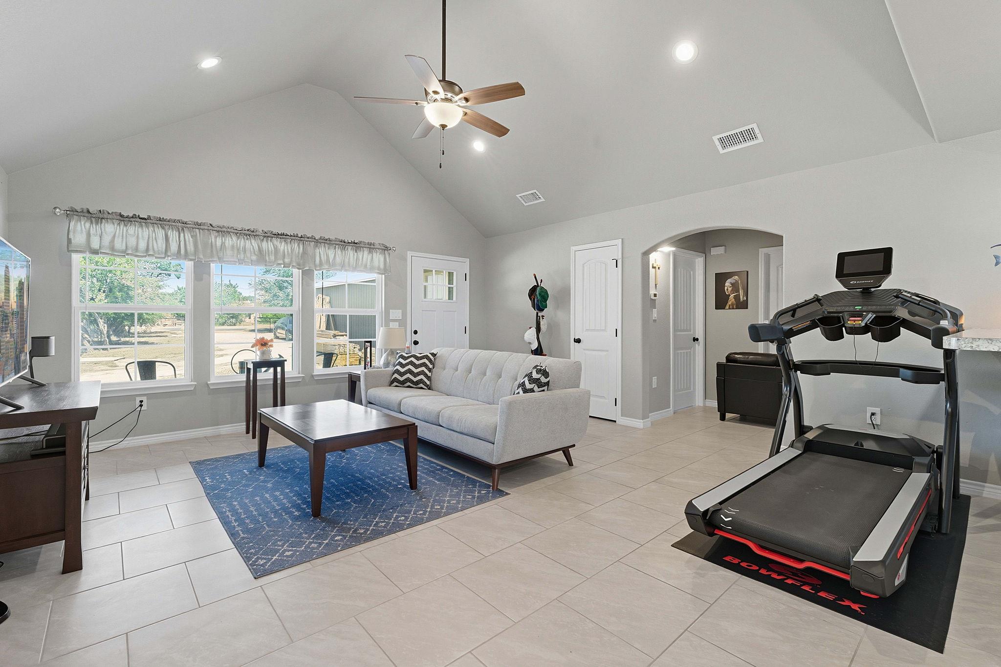 Image 9 of 34 For 760 Henderson Dr