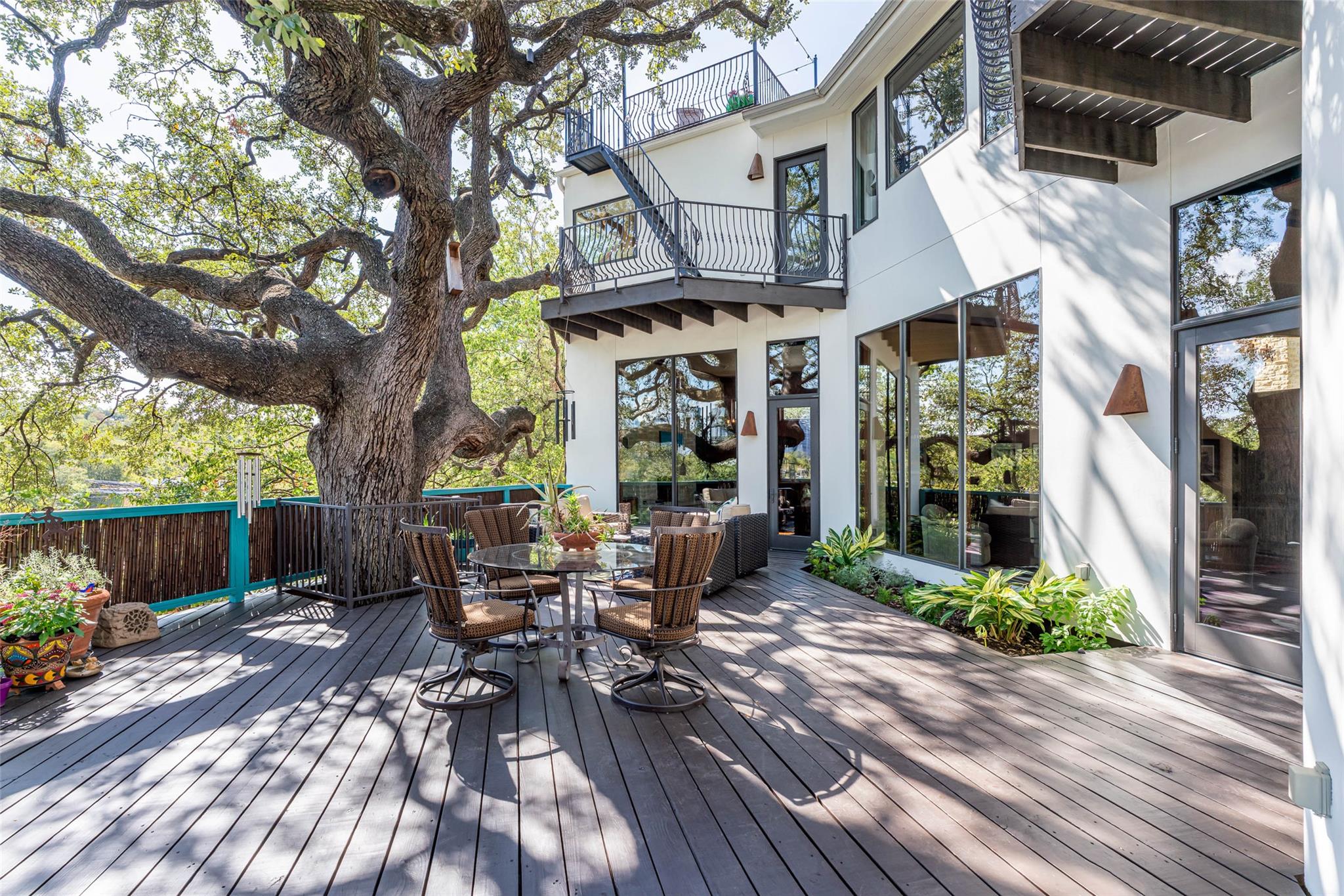 Image 29 of 39 For 1300 Bluff St