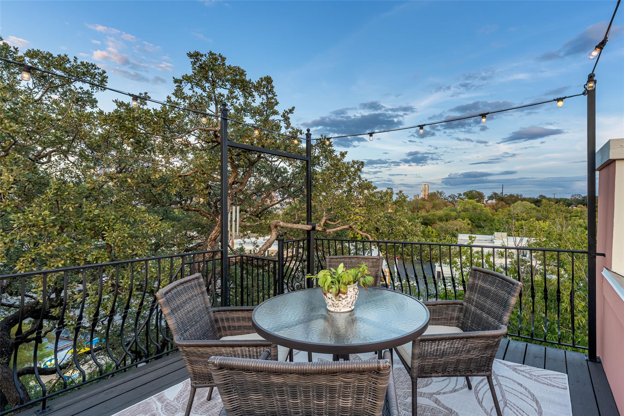 Image 32 of 39 For 1300 Bluff St