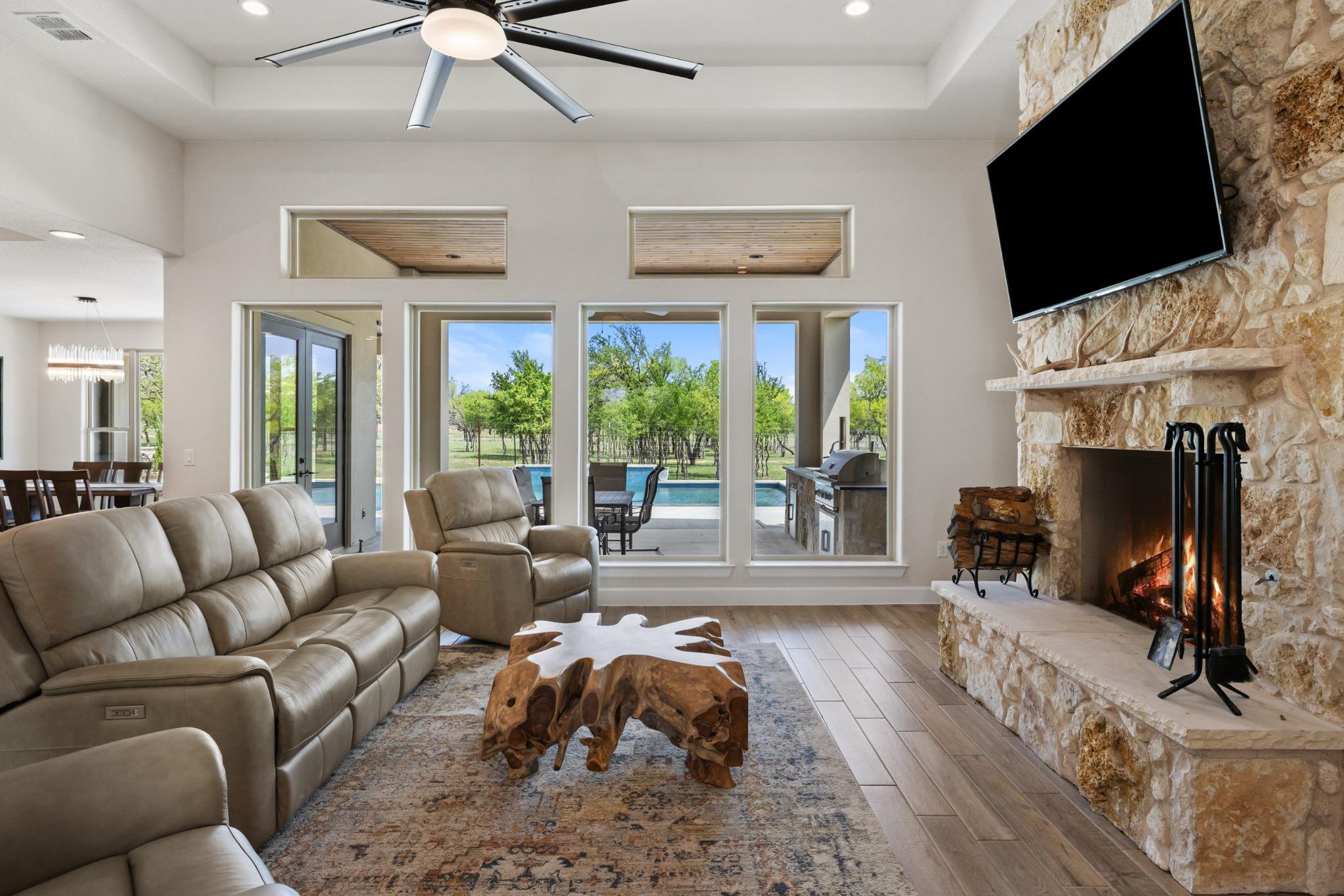Image 10 of 40 For 10900 Ranch Road 1323