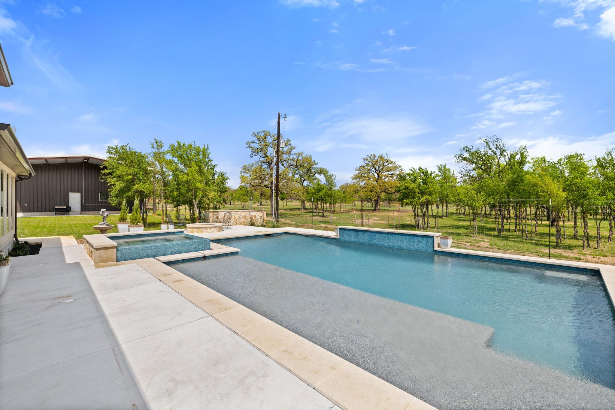 Image 29 of 40 For 10900 Ranch Road 1323