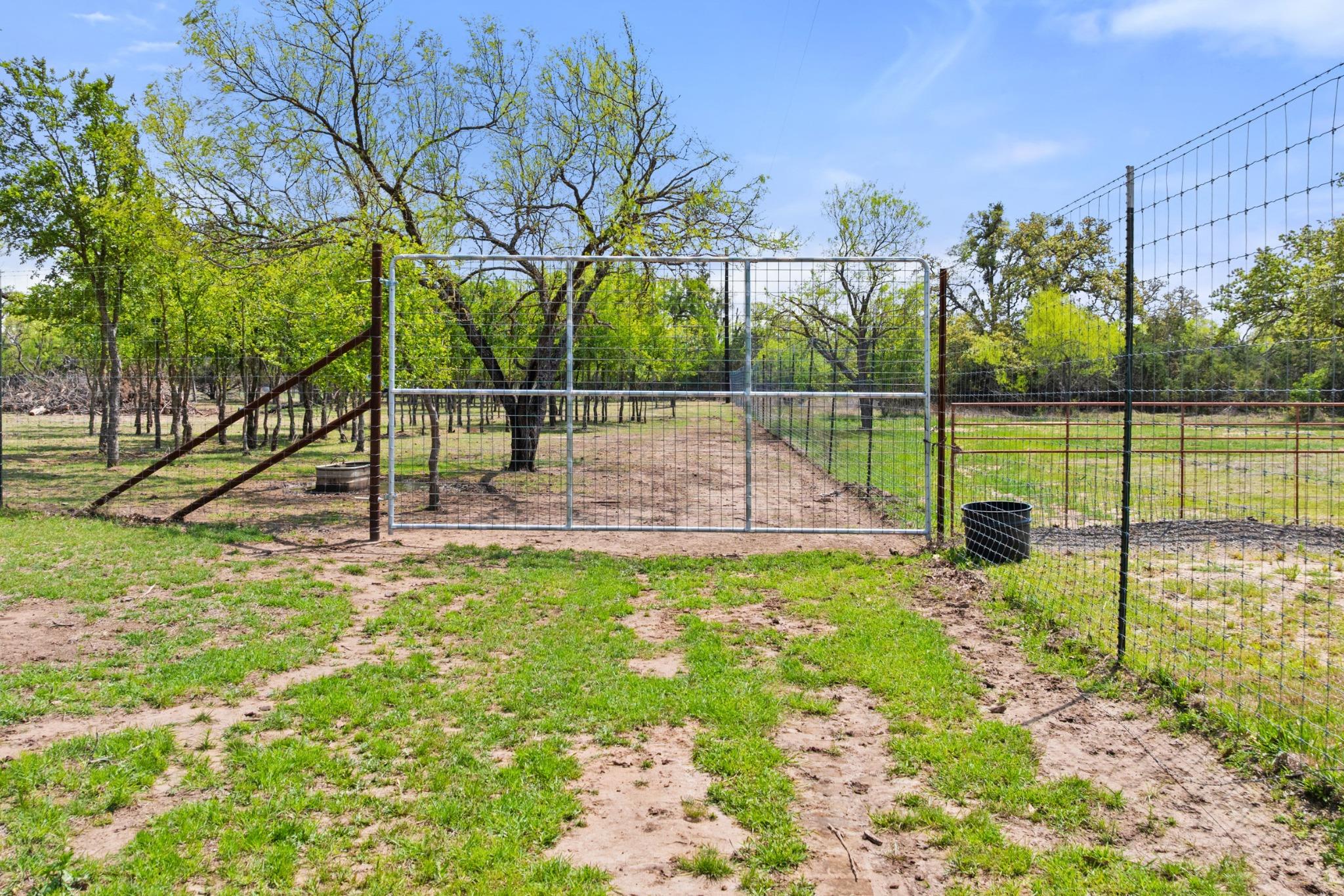 Image 34 of 40 For 10900 Ranch Road 1323