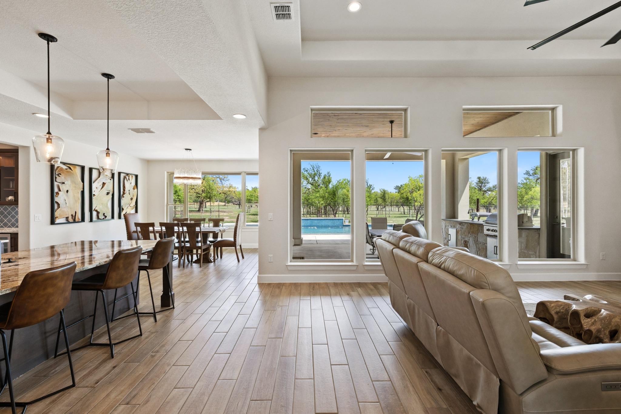 Image 8 of 40 For 10900 Ranch Road 1323