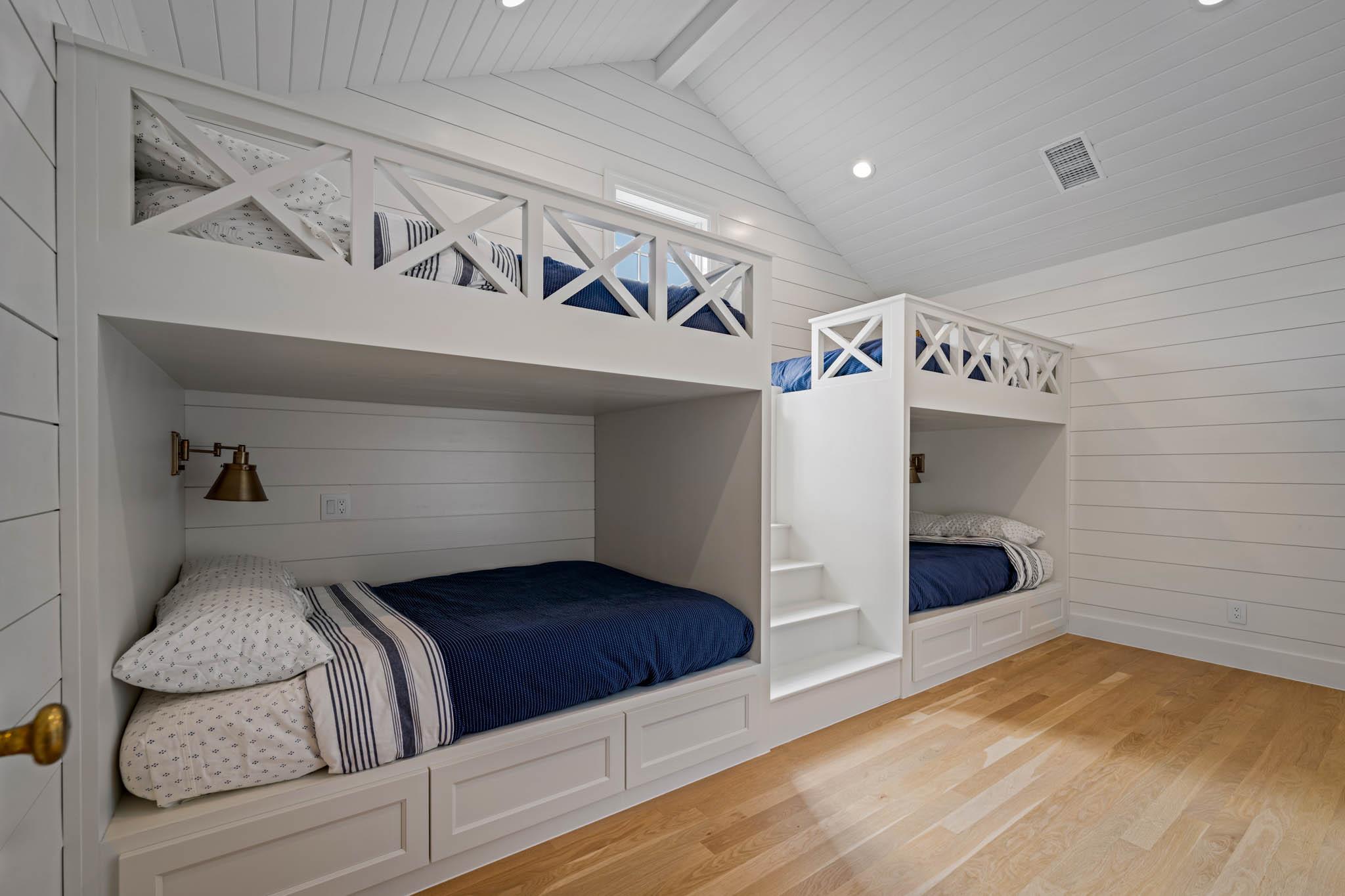 Image 32 of 40 For 1755 Riada Dr