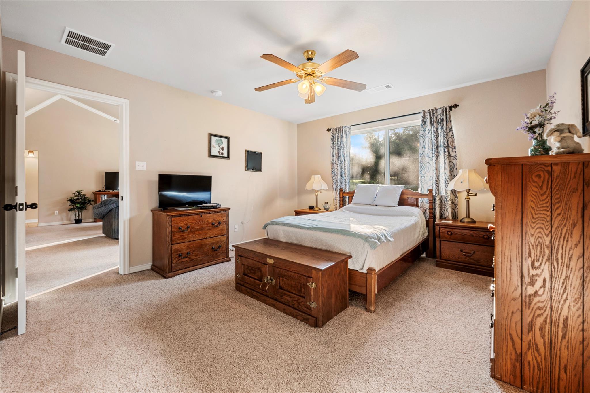 Image 32 of 37 For 1135 Twisted Oak Ct