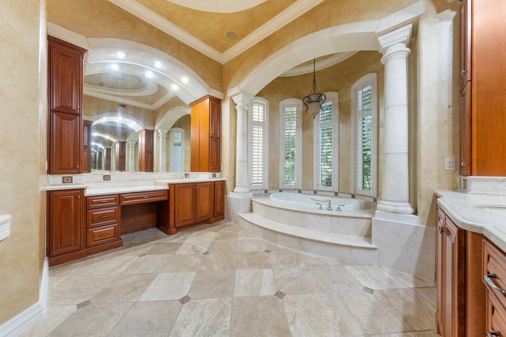 Image 22 of 36 For 217 Bella Riva Dr