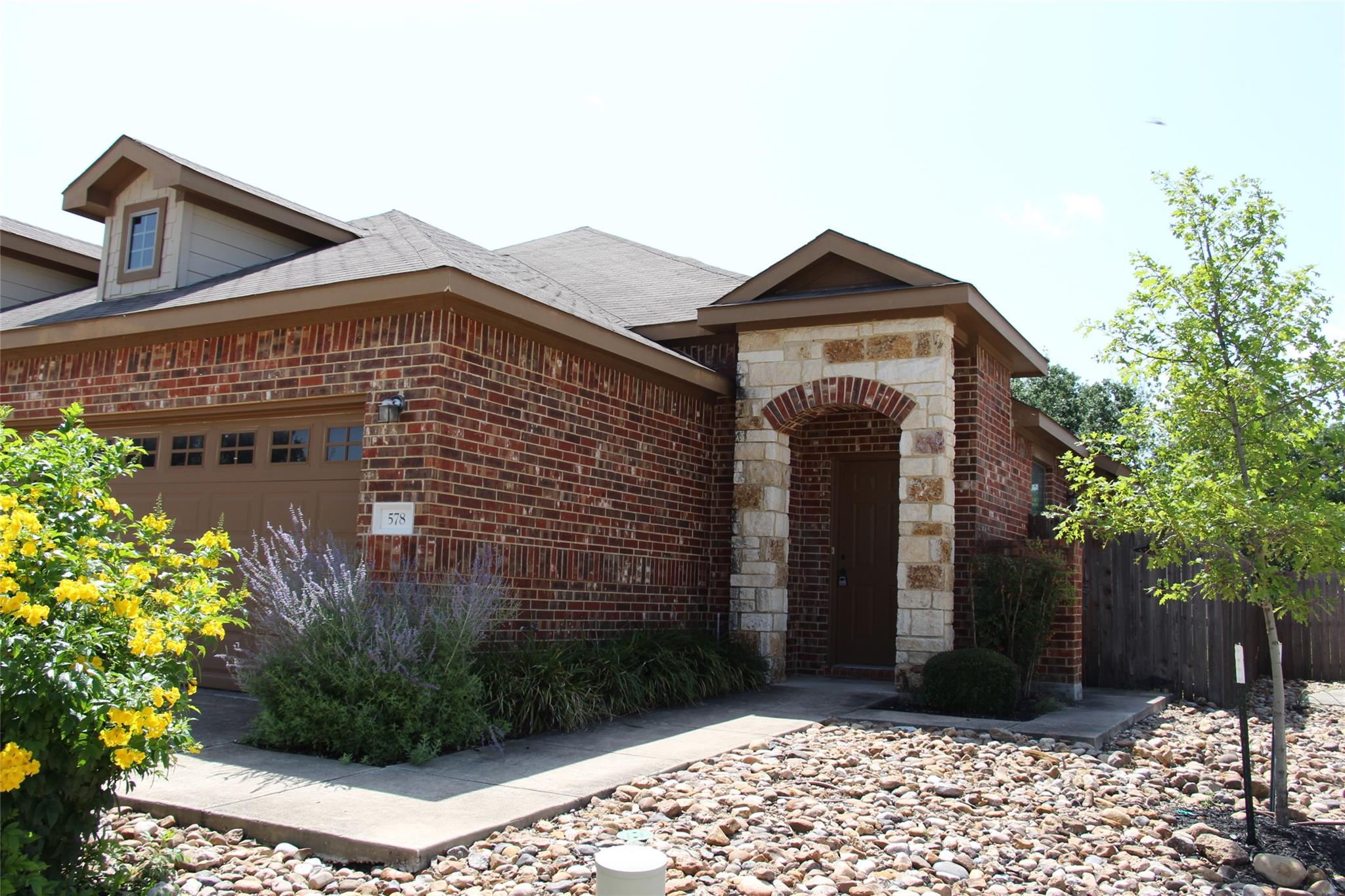 Image 2 of 17 For 578 Creekside Cir
