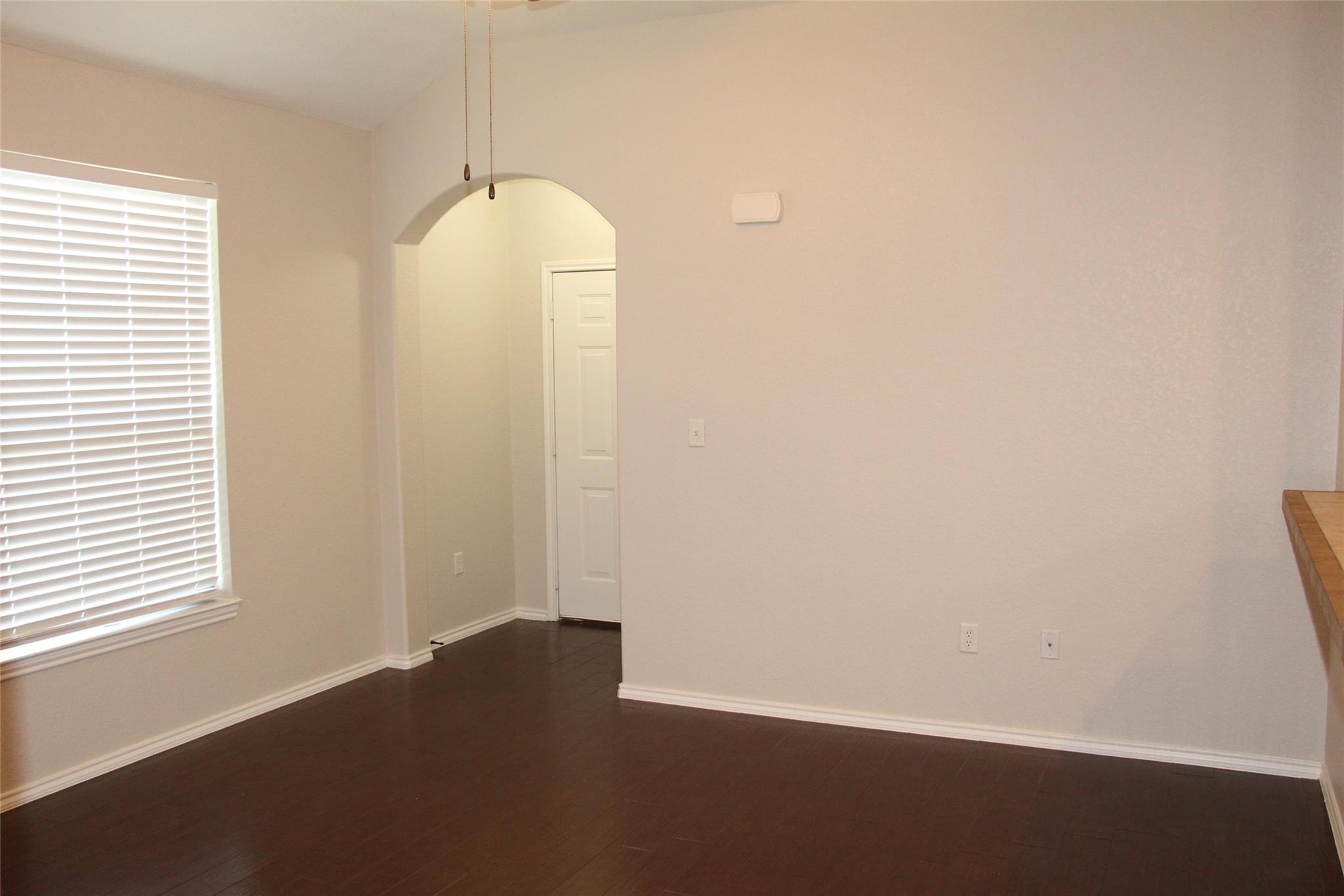 Image 5 of 17 For 578 Creekside Cir