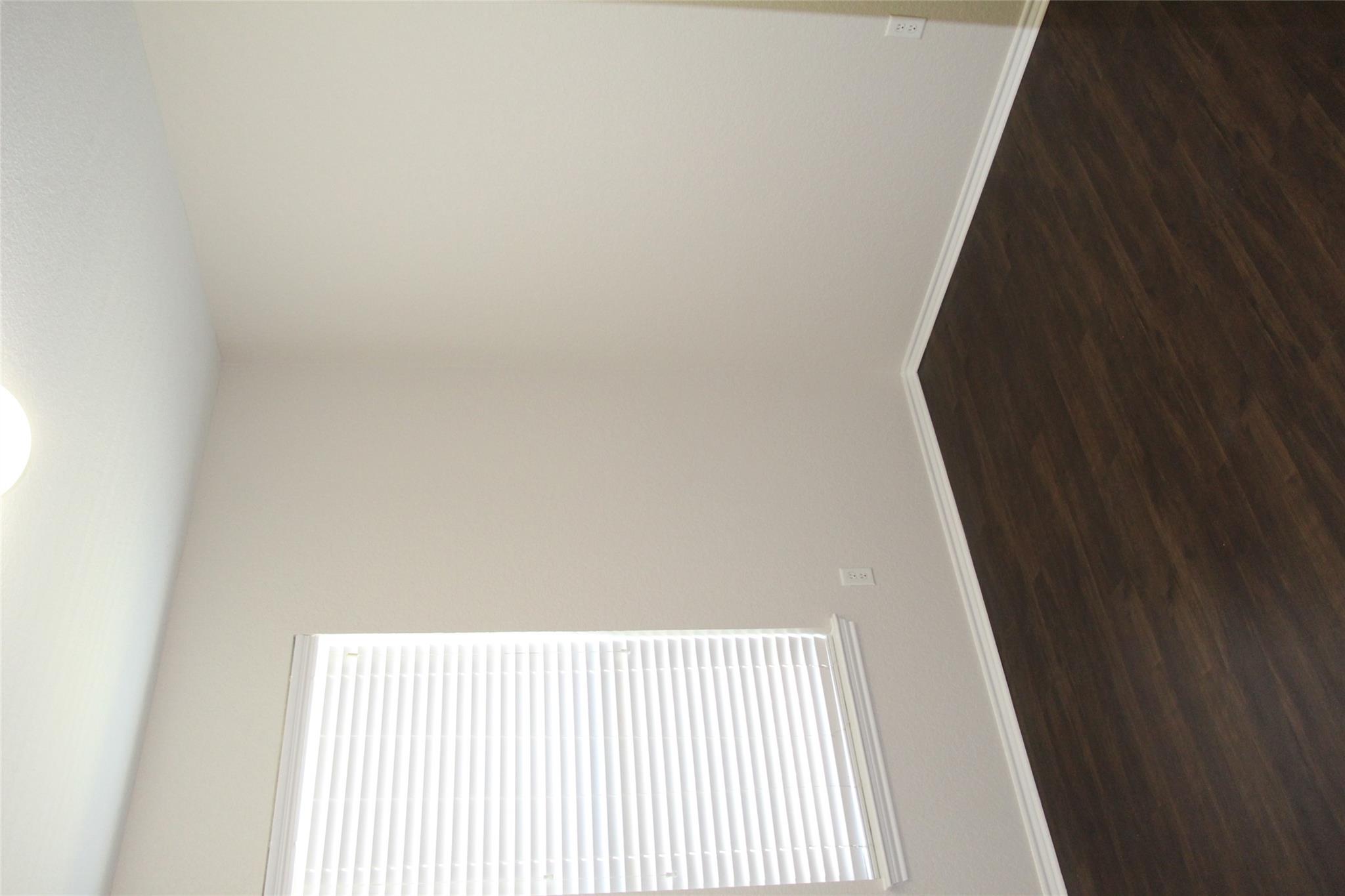 Image 8 of 17 For 578 Creekside Cir